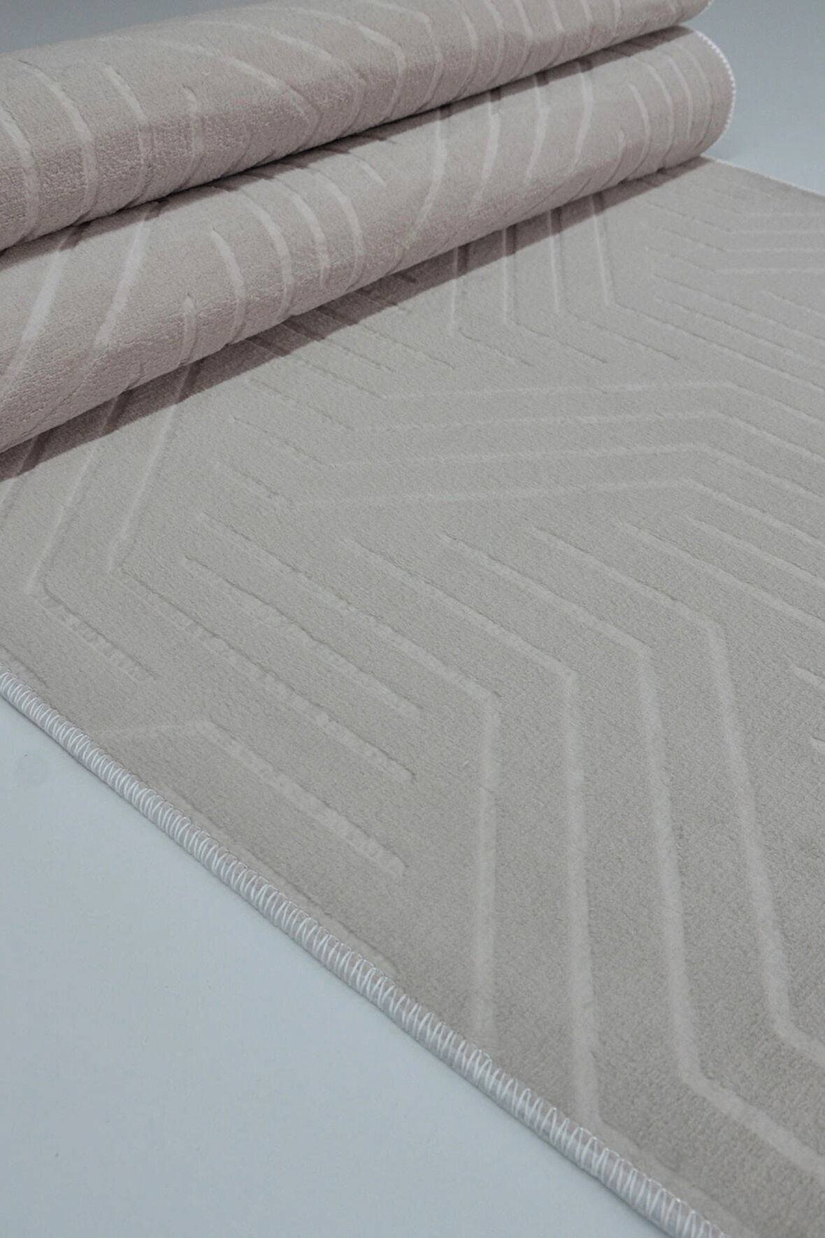 Kaymaz Tabanlı Kesme Kabartmalı Salon Koridor Mutfak Halısı 5025V Vizon