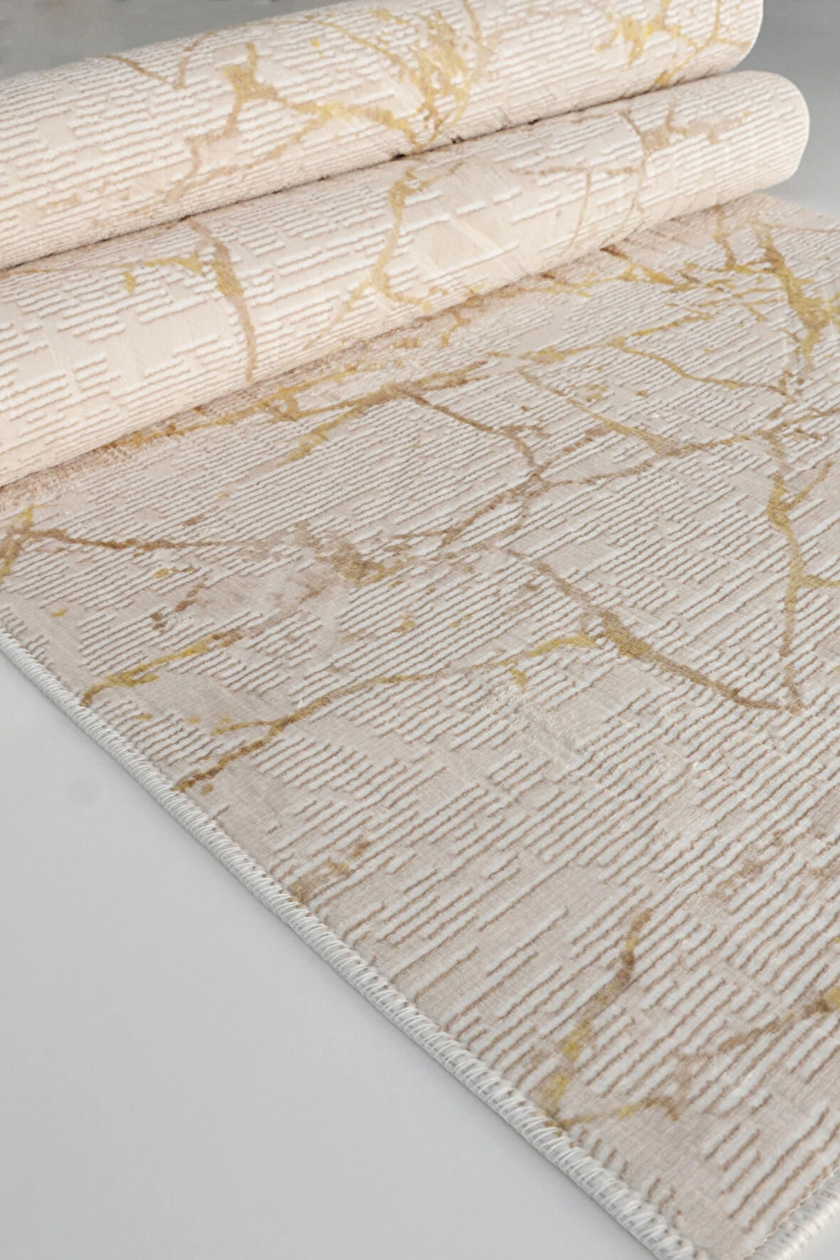 Kaymaz Tabanlı Kesme Kabartmalı Salon Koridor Mutfak Halısı 5036GLD Gold