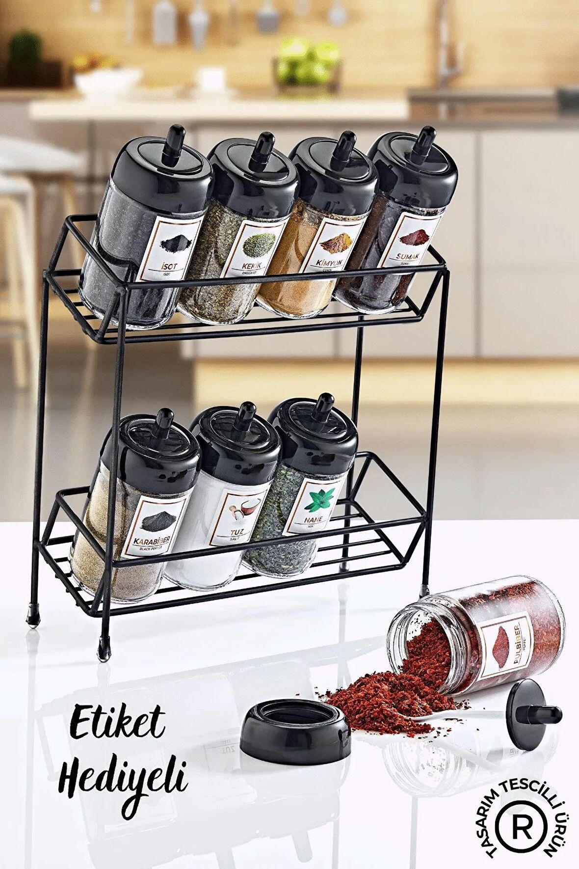 Metal Standlı Scarlet 8'li Kendinden Kaşıklı Cam Baharatlık Seti 300 ml Etiket Hediyeli