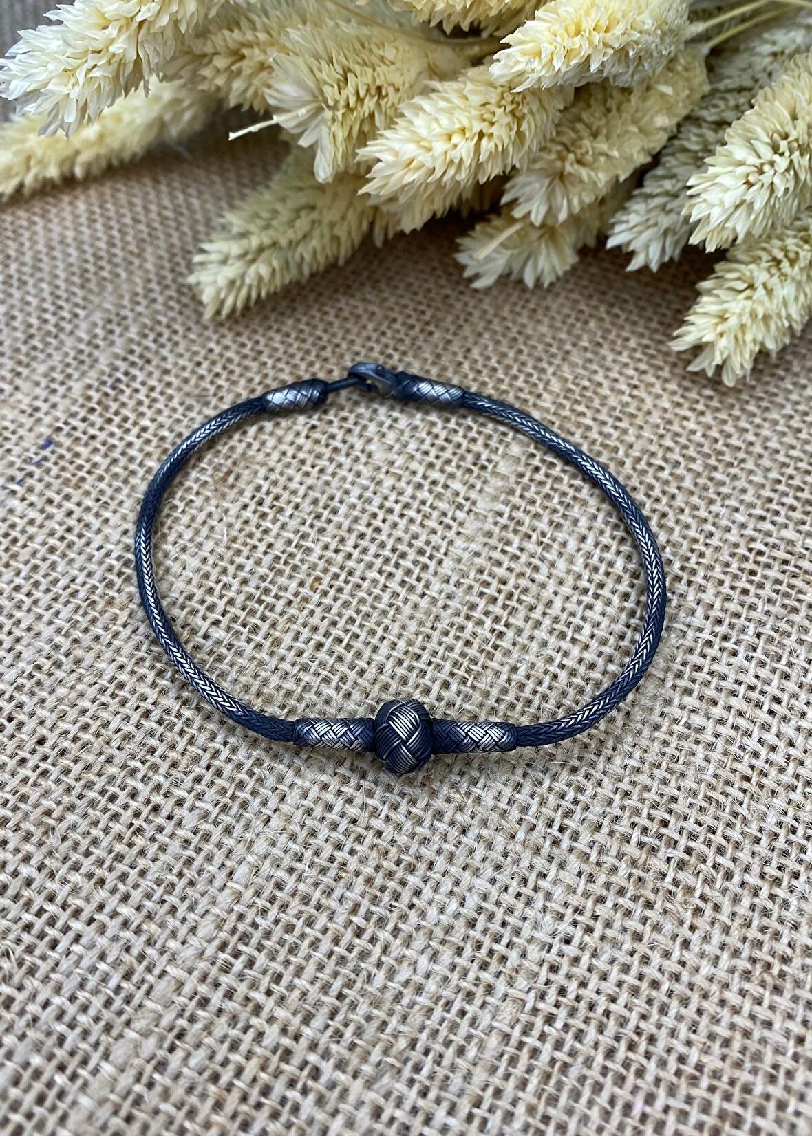 Gümüş Kazaziye Tek Top Detaylı Oksitli Gümüş Renk Bileklik