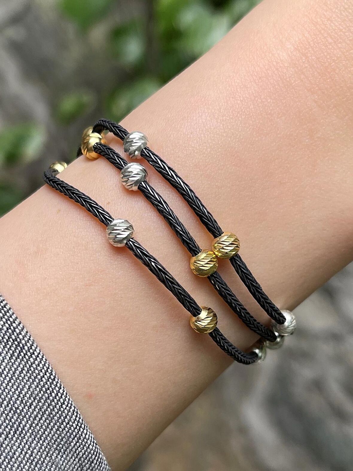 Gümüş Kazaziye Karışık Renkli Dorika Boncuklu Üç Zincirli Siyah Bileklik