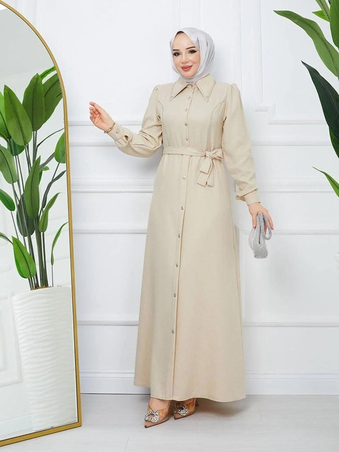 Yakası Taş Detaylı Yıldız Elbise