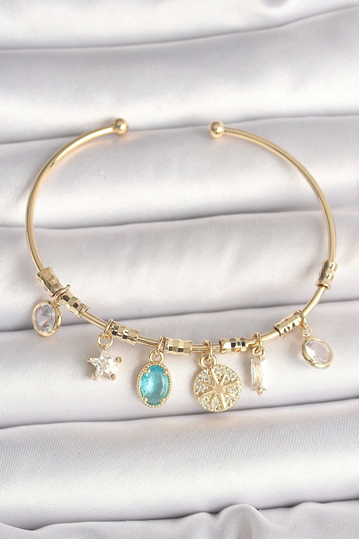 Pirinç Gold Renk Sallantı Zirkon Taş Detaylı Pusula Figür Charm Kadın Bileklik
