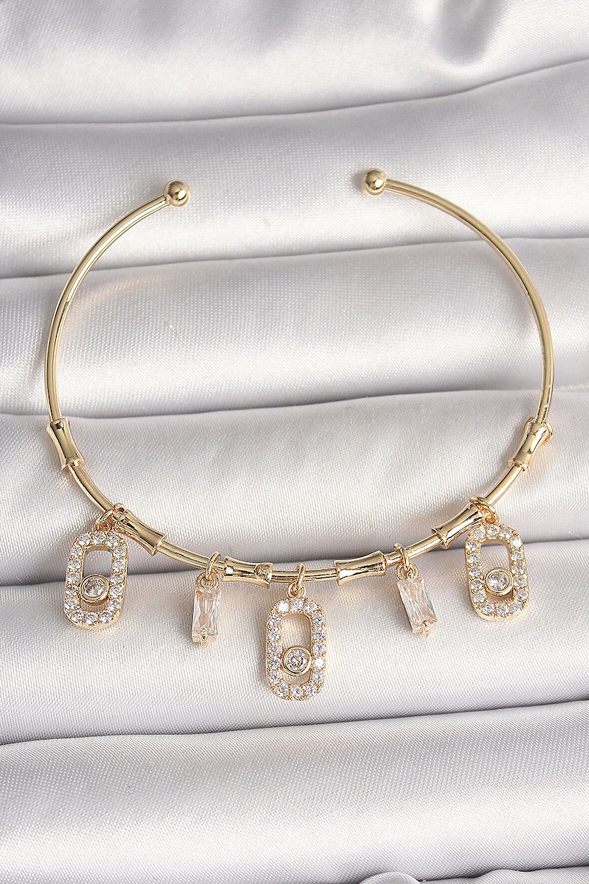 Pirinç Gold Renk Sallantı Zirkon Taşlı Messika Figür Charm Kadın Bileklik