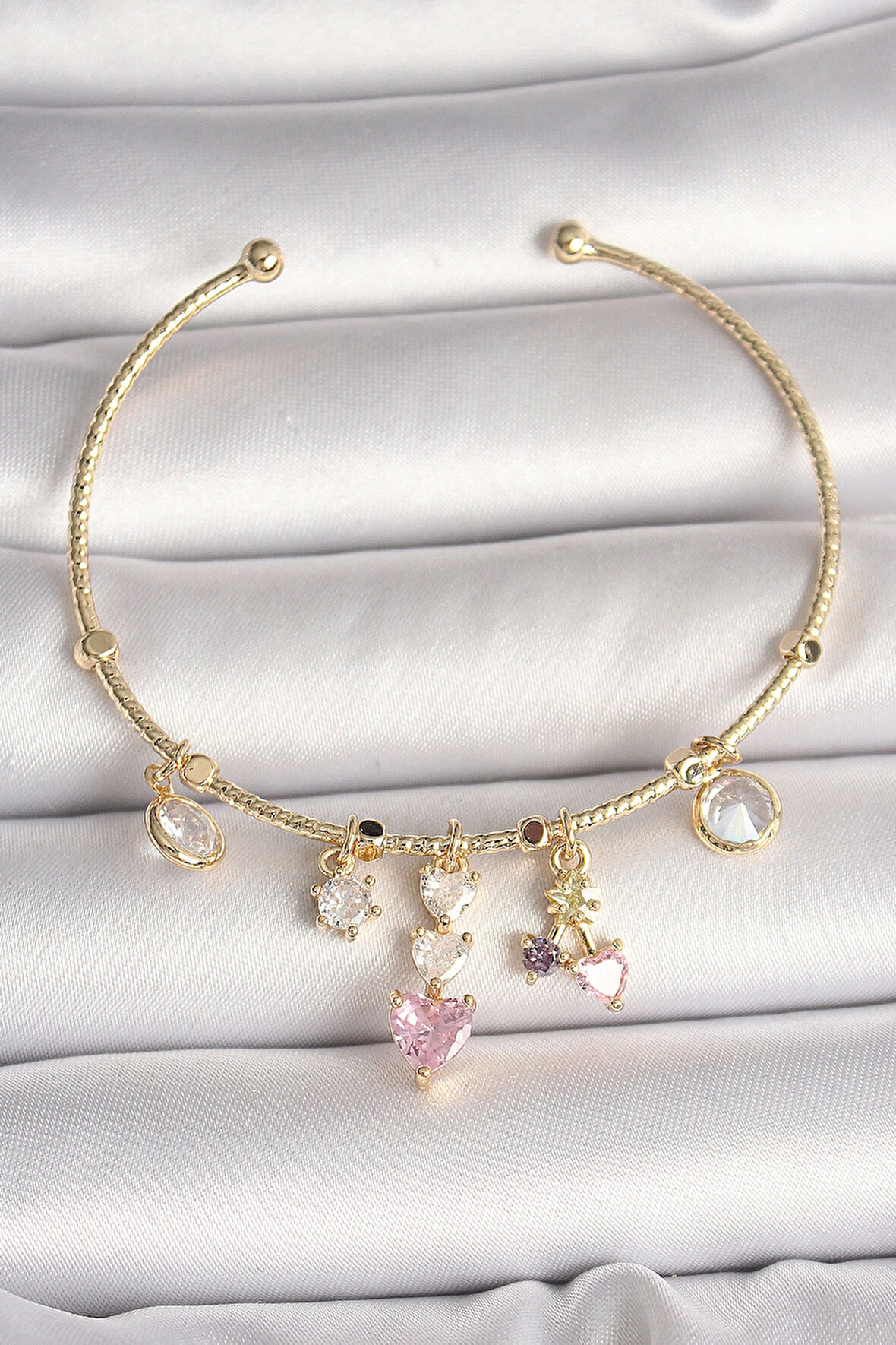 Pirinç Gold Renk Sallantı Zirkon Taşlı Kalp Figür Pembe Kalp Detay Charm Kadın Bileklik