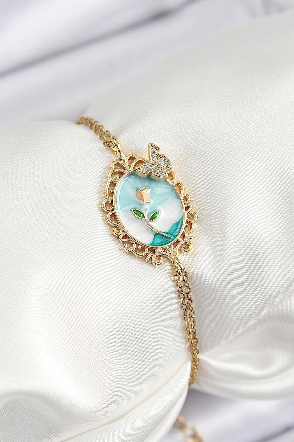 316L Çelik Zincir Mineli Sanatsal Portre Zirkon Taşlı Kelebek Detaylı Çiçek Model Gold Renk Kadın Bileklik