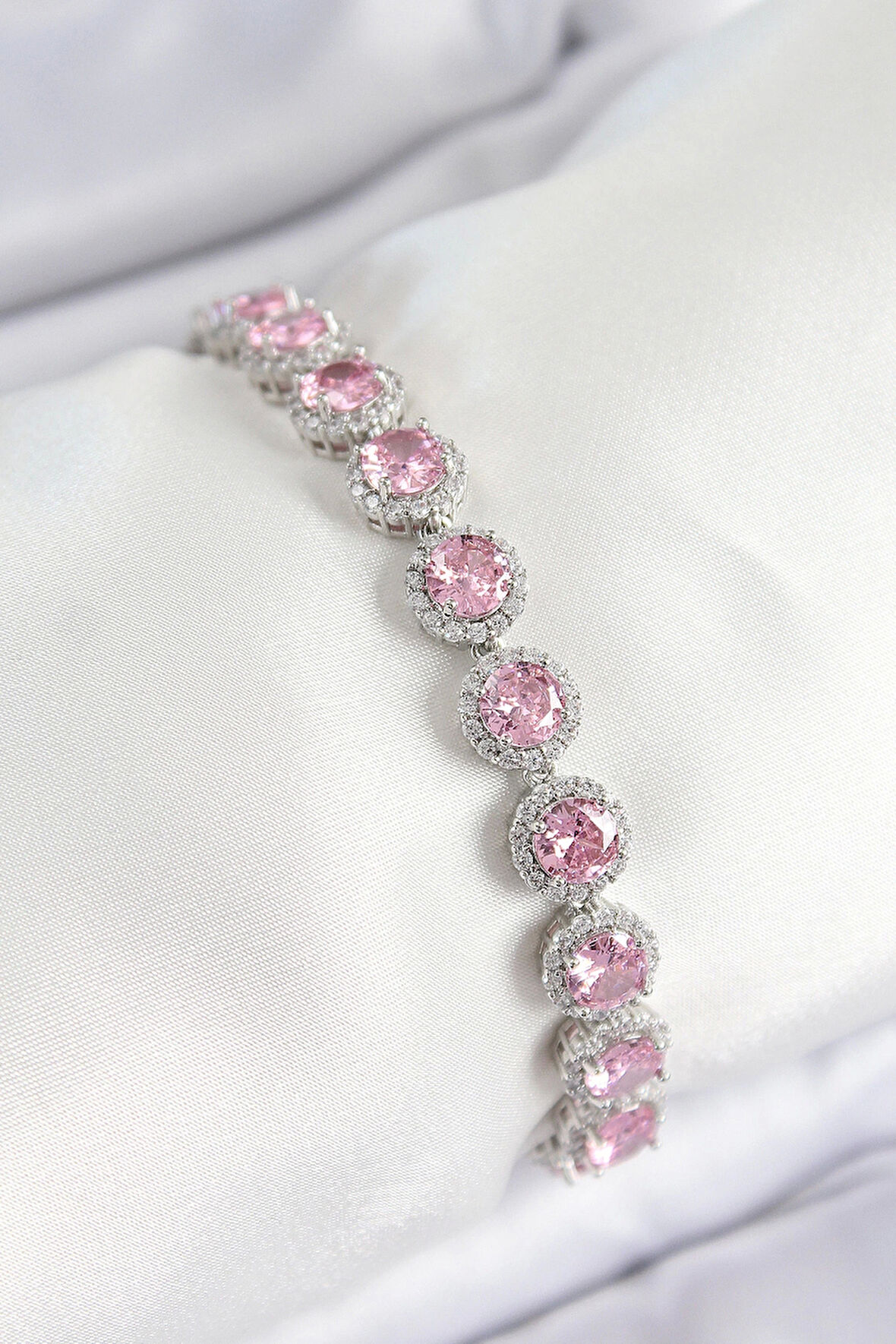 Pirinç Pembe Zirkon Taşlı Daire Baget Model Gümüş Renk VIP Seri Kadın Bileklik