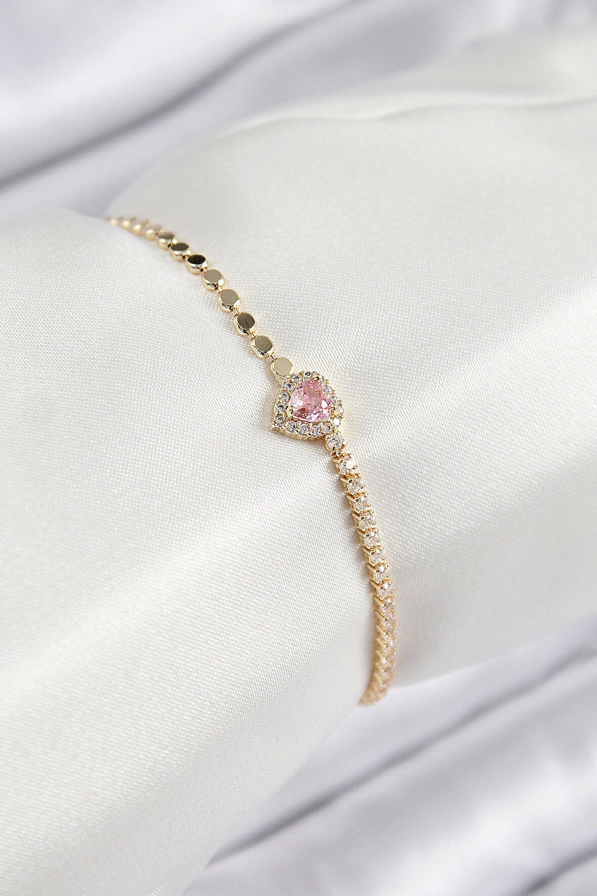 Pirinç Zirkon Taşlı Kalp Model Ezme Zincir Gold Renk Kadın Bileklik