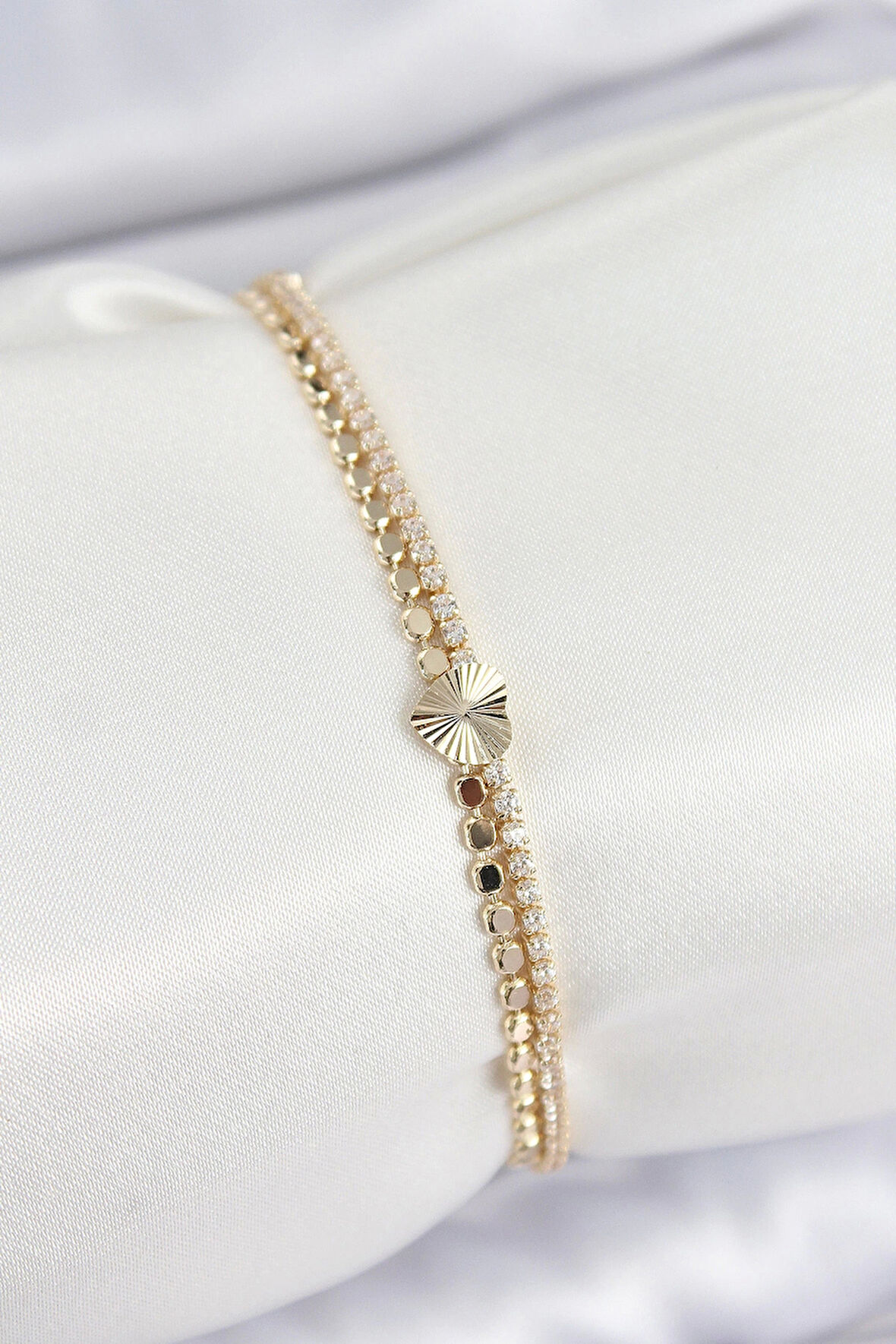 Pirinç Zirkon Taşlı Ezme Zincirli Kalp Model Gold Renk Kadın Bilekilk