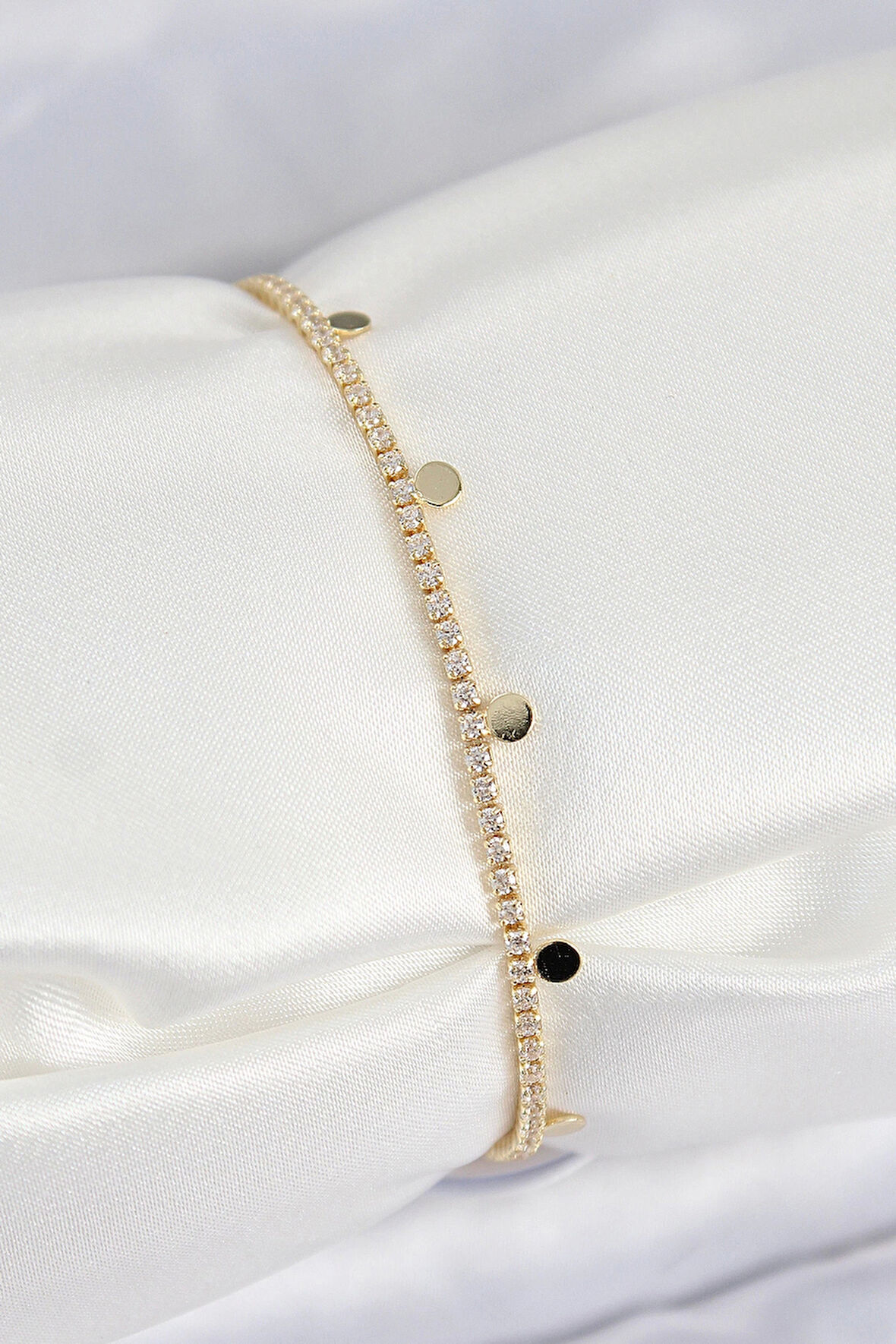 Pirinç Zirkon Taşlı Ezme Zincirli Sıralı Model Gold Renk Kadın Bilekilk