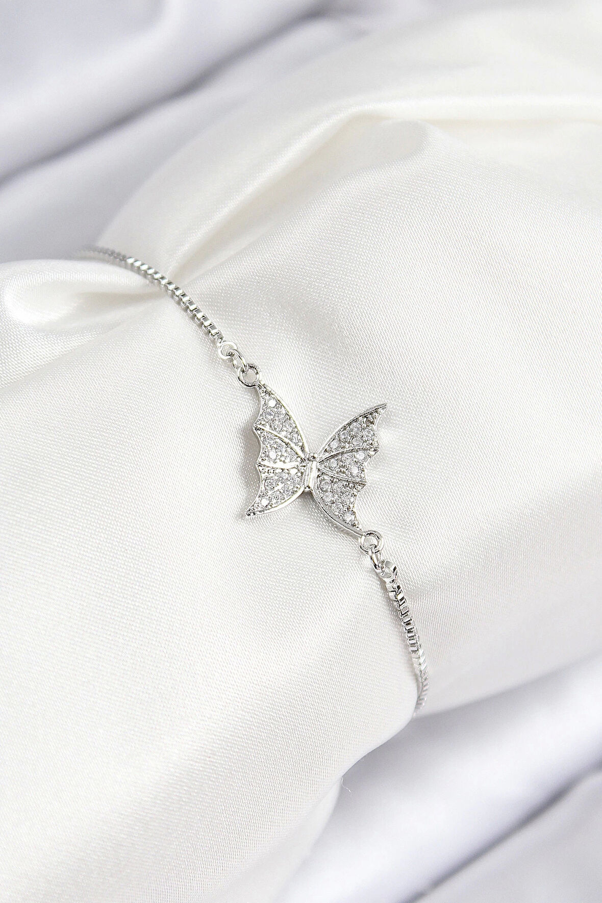 Pirinç Zirkon Taşlı Kelebek Model Gümüş Renk Asansörlü Kadın Bileklik