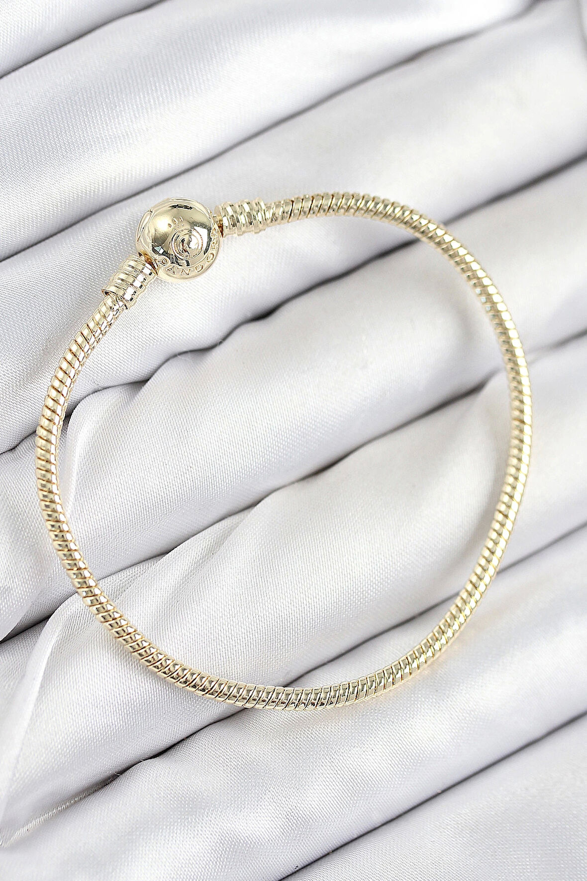 Pirinç Charm Topcuk Model Gold Renk Kadın Bileklik