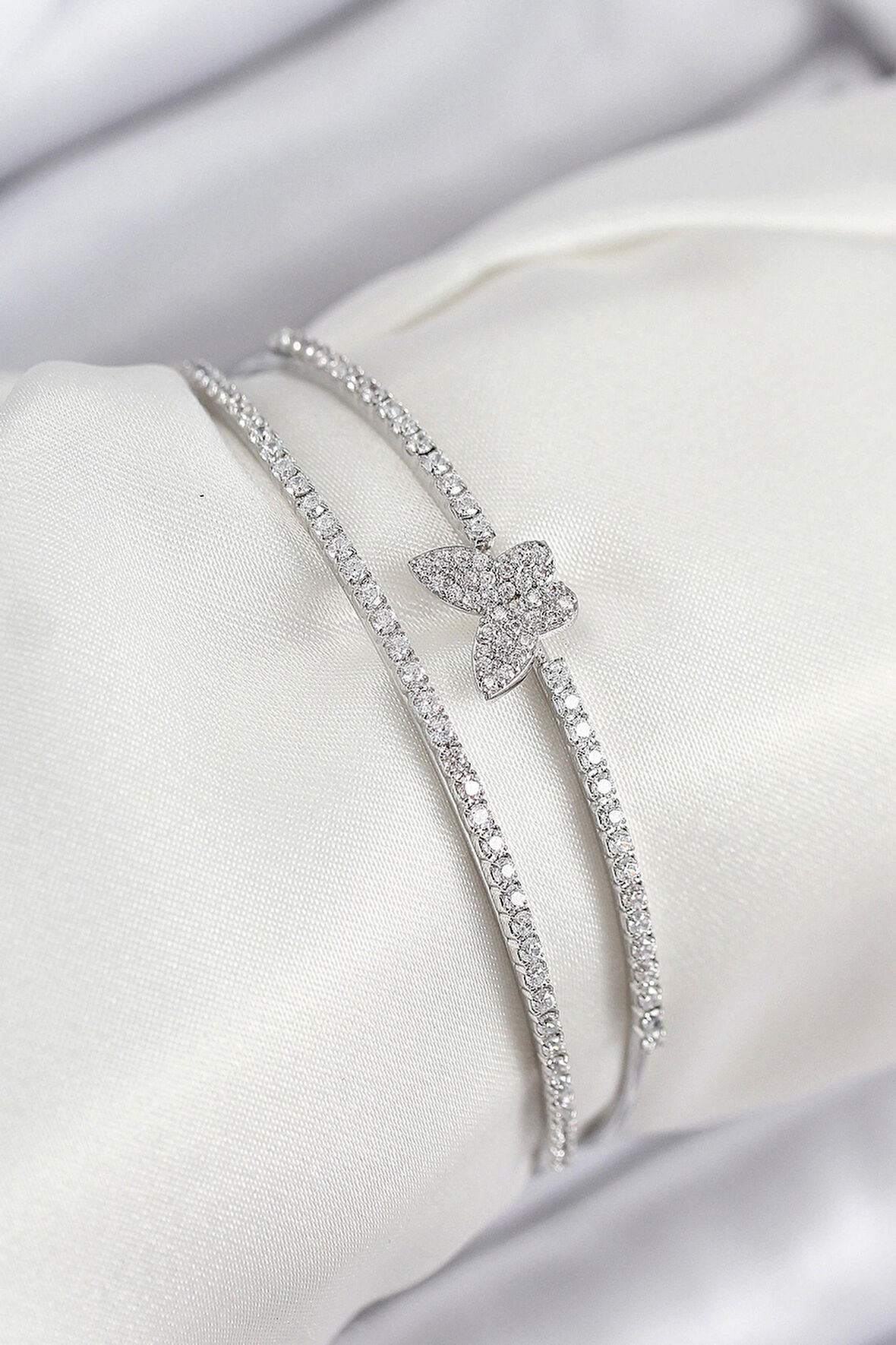 Pirinç Zirkon Taşlı Kelebek Model Gümüş Renk Kadın Bileklik