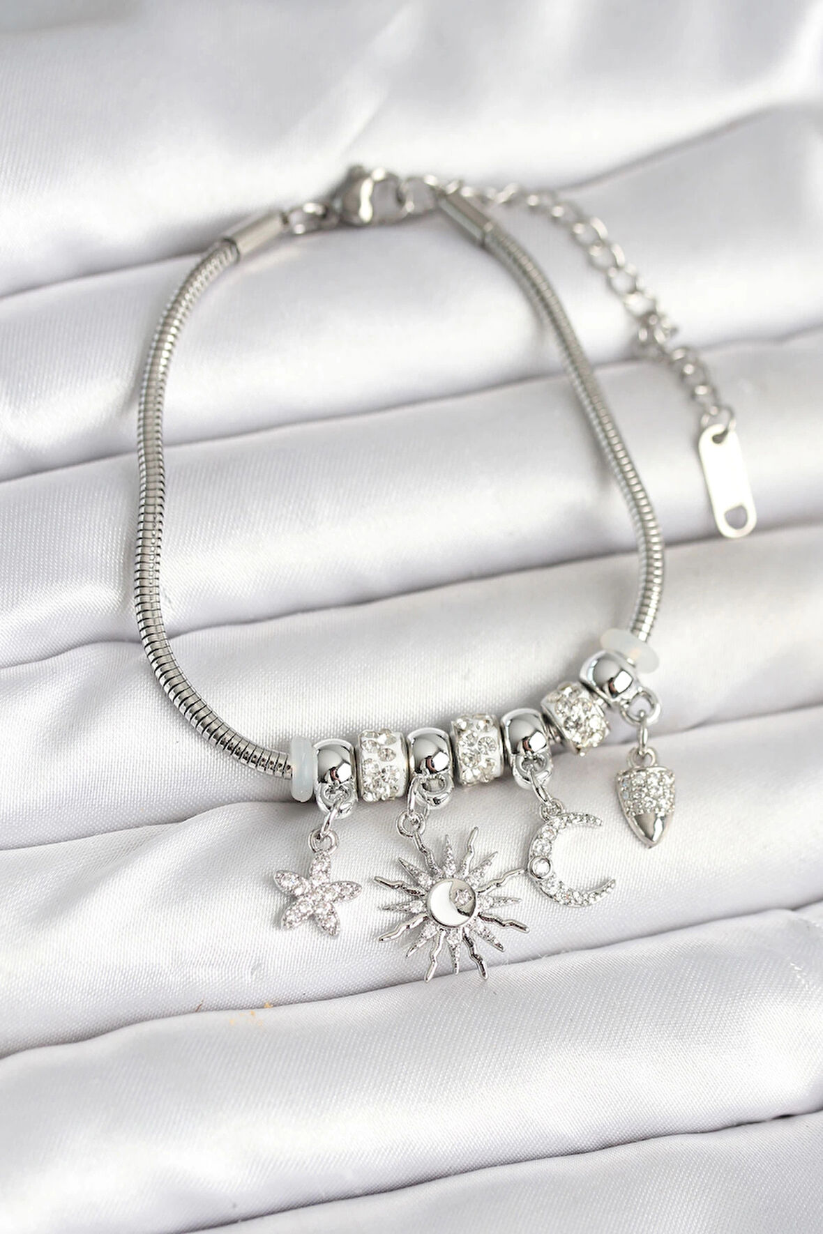 Pirinç Gümüş Renk Ay ve Güneş Charmlı Kadın Bileklik