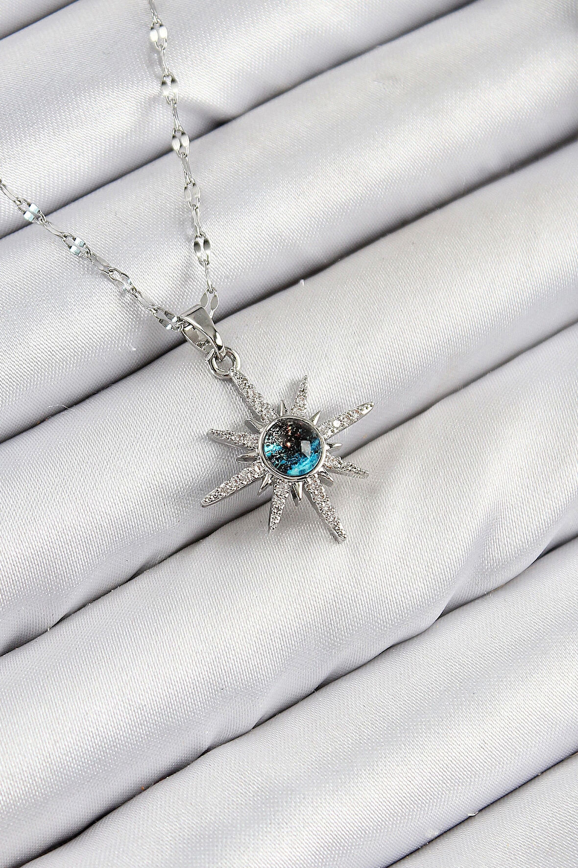 316L Çelik Zirkon Taşlı Kutup Yıldızı Model Gümüş Renk Kadın Kolye