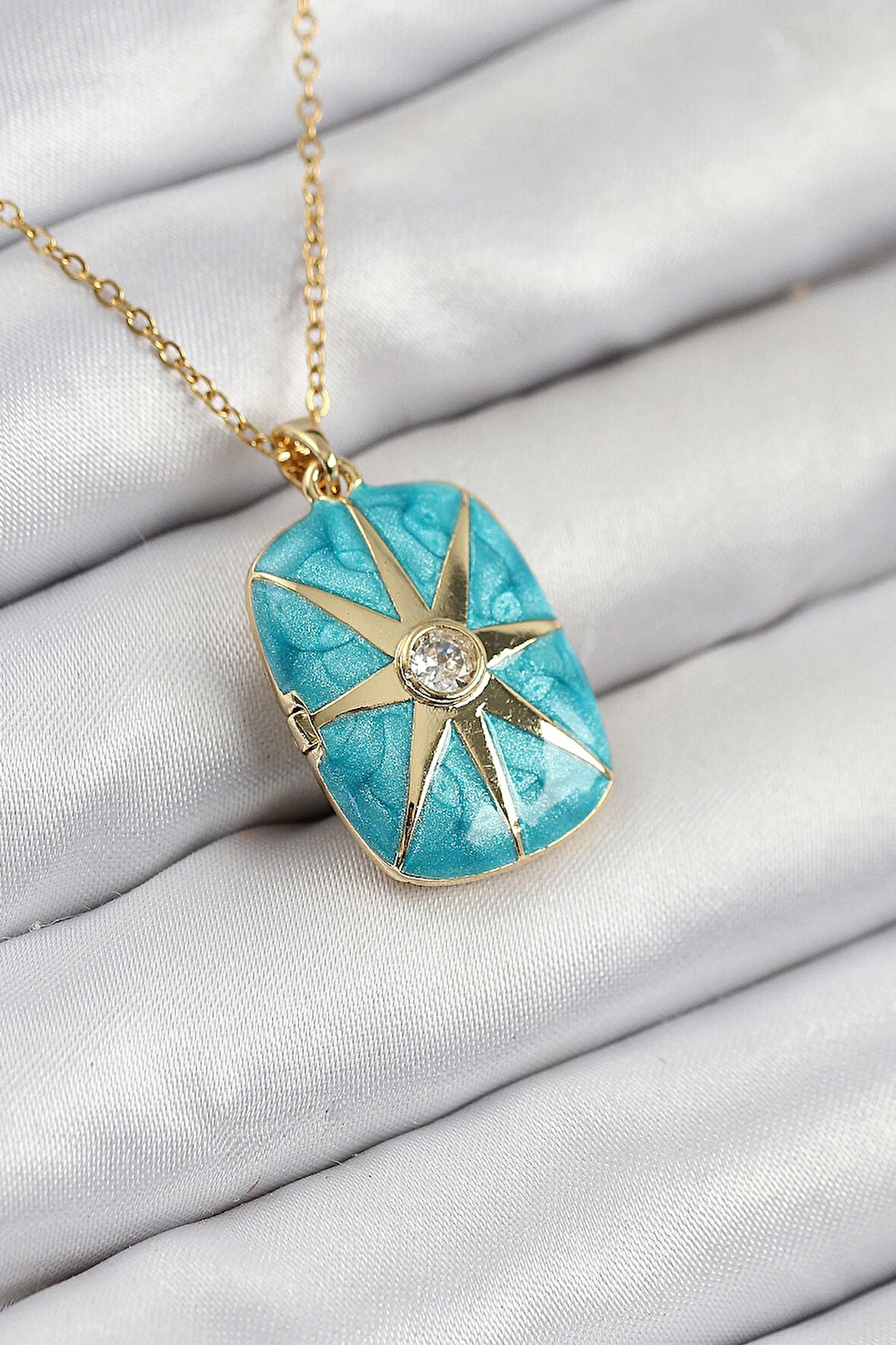 316L Çelik Zirkon Taşlı Açılabilr Kapaklı Kutup Yıldzı Model Gold Renk Kadın Kolye