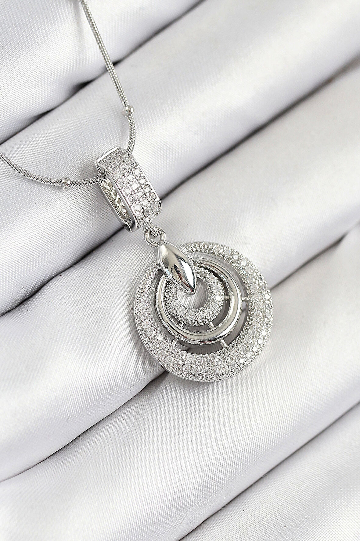 316L Çelik Zirkon Taşlı Çember Model Gümüş Renk Kadın Kolye