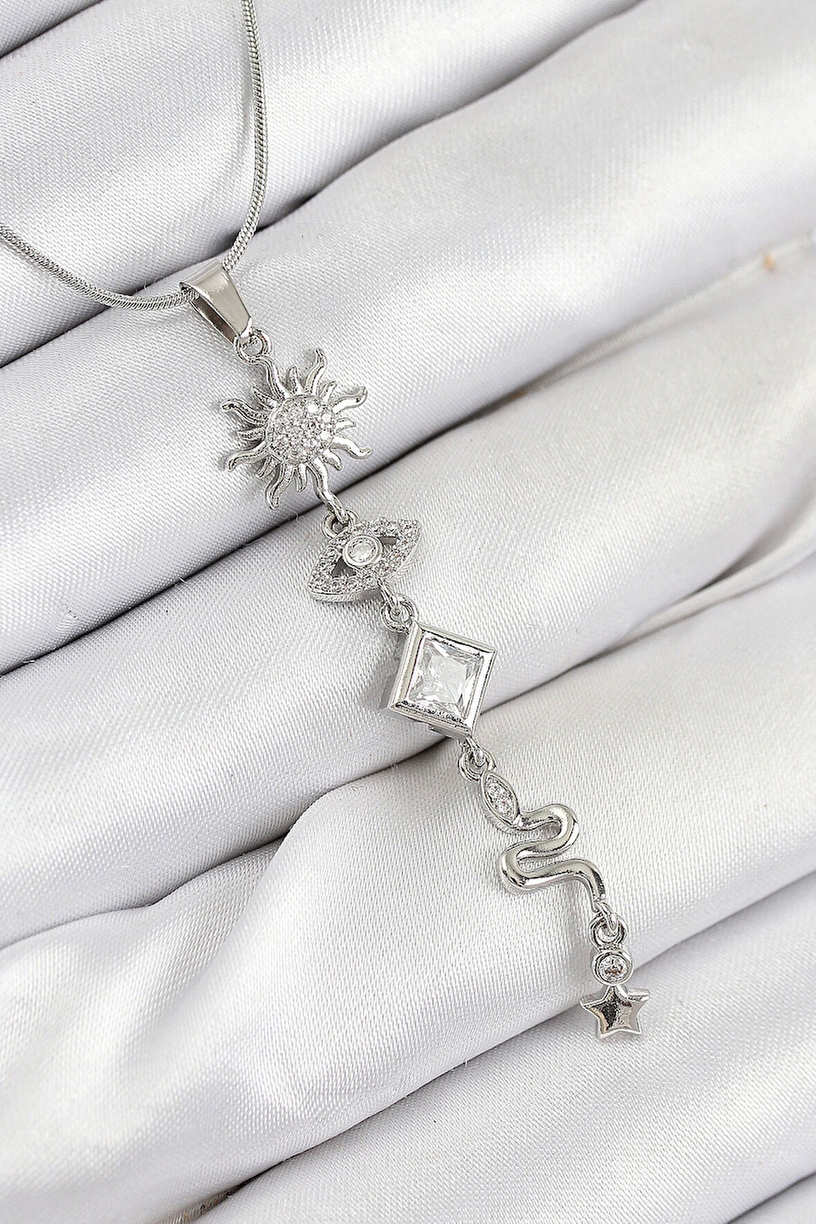 316L Çelik Zirkon Taşlı Güneş Ve Ay Enerji Model Gümüş Renk Kadın Kolye