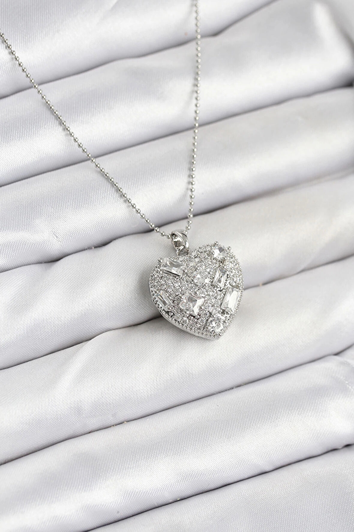 316L Çelik Zincir Gümüş Zirkon Taşlı Kalpli Kadın Kolye