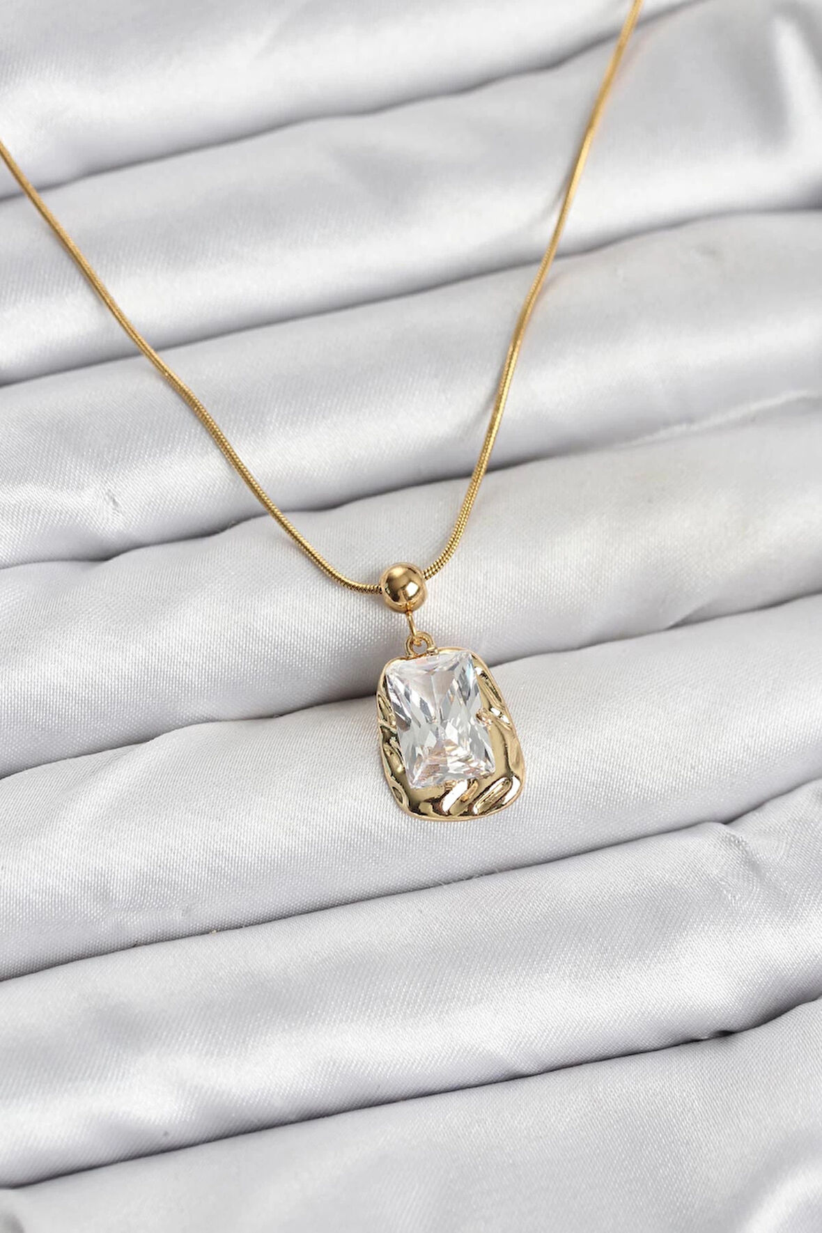 316L Çelik Zincir Gold Renk Zirkon Taşlı Kadın Kolye