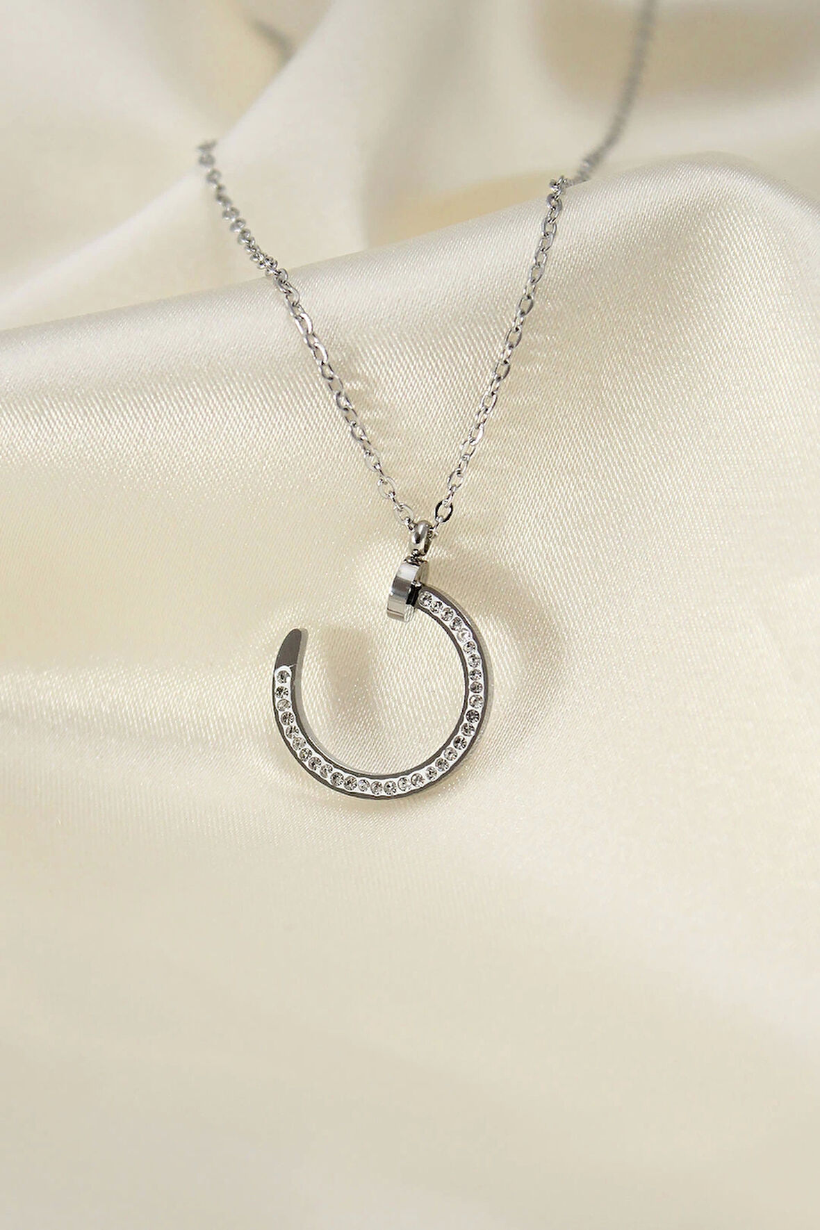 Çelik Silver Renk Zirkon Taşlı Çivi Model Kadın Kolye