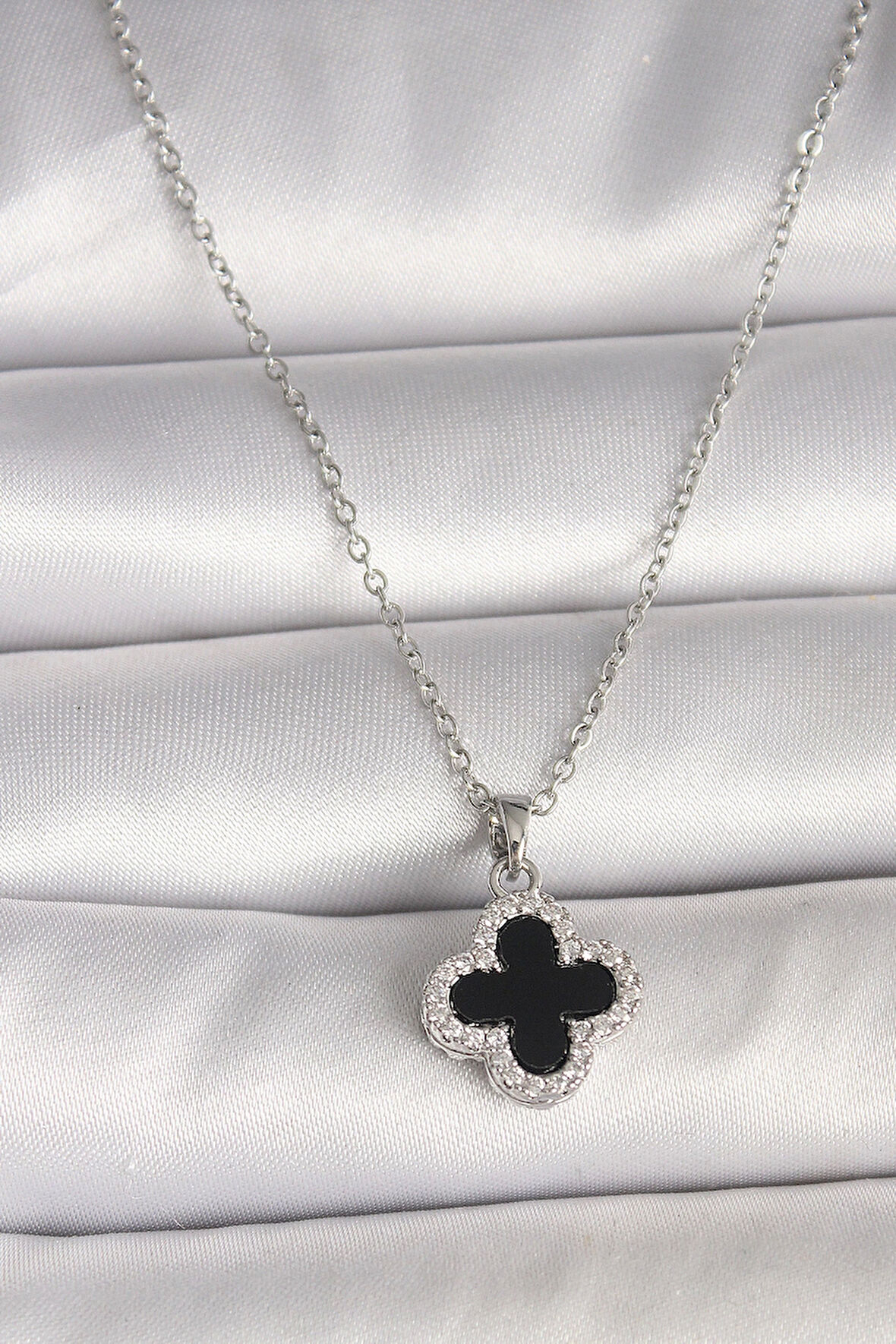 316L Çelik Gümüş Renk Zincir Zirkon Taşlı Yonca Model Kadın Kolye