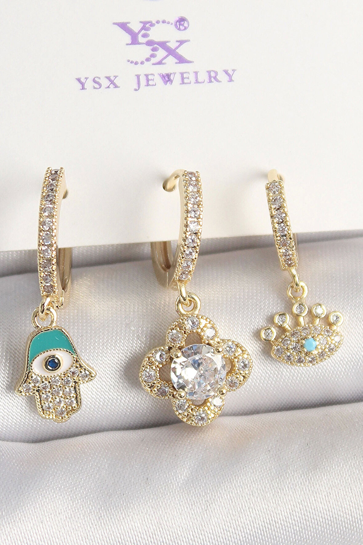 Pirinç Gold Renk Zirkon Taşlı Fatma Ana El Yonca Figür Göz Detay 3'Lü Kadın Kombin Küpe