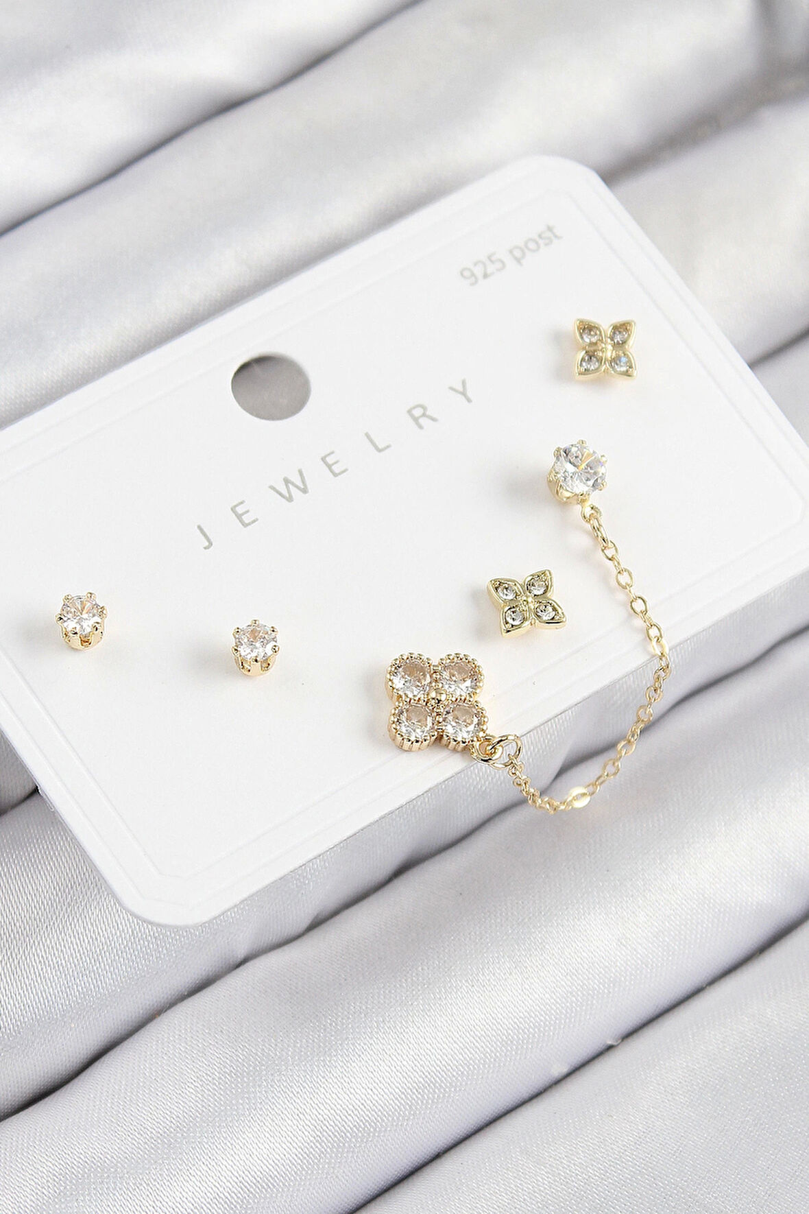 Pirinç Zirkon Taşlı Yonca Model Gold Renk 925 Ayar Gümüş Çivi Kadın Küpe Set