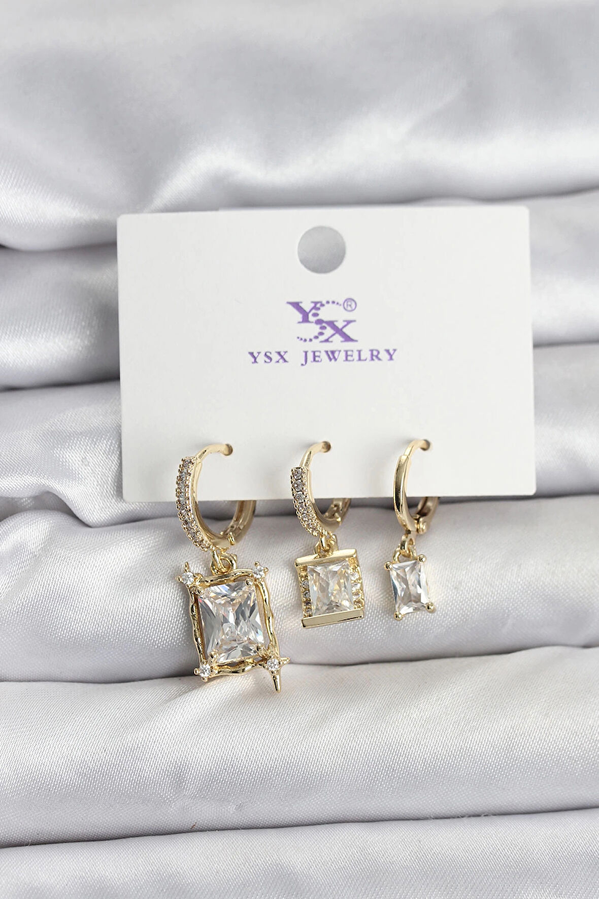 Gold Renk Zirkon Taşlı Kadın Küpe