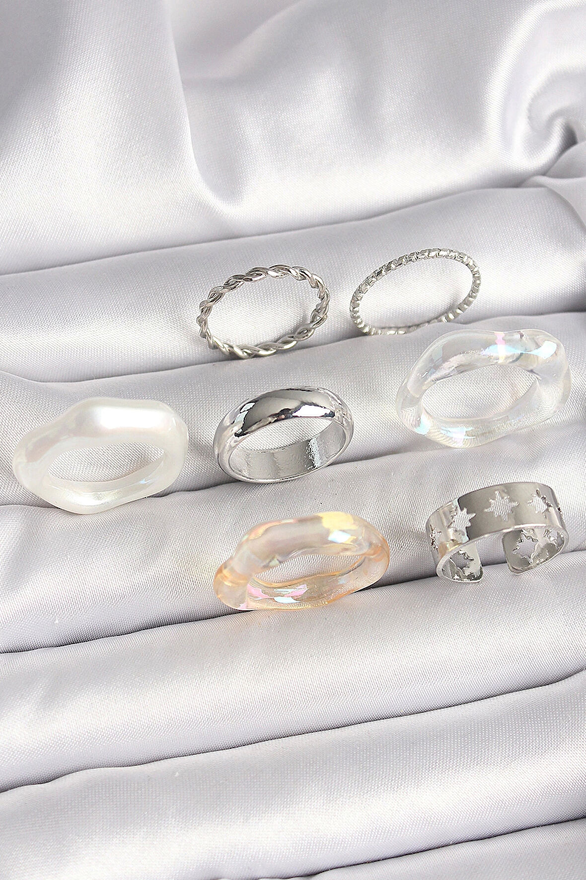 Pirinç Gümüş Renk Beyaz Akrilik Plastik Model Kutup Yıldız İşleme Detaylı Kadın Yüzük Kombini