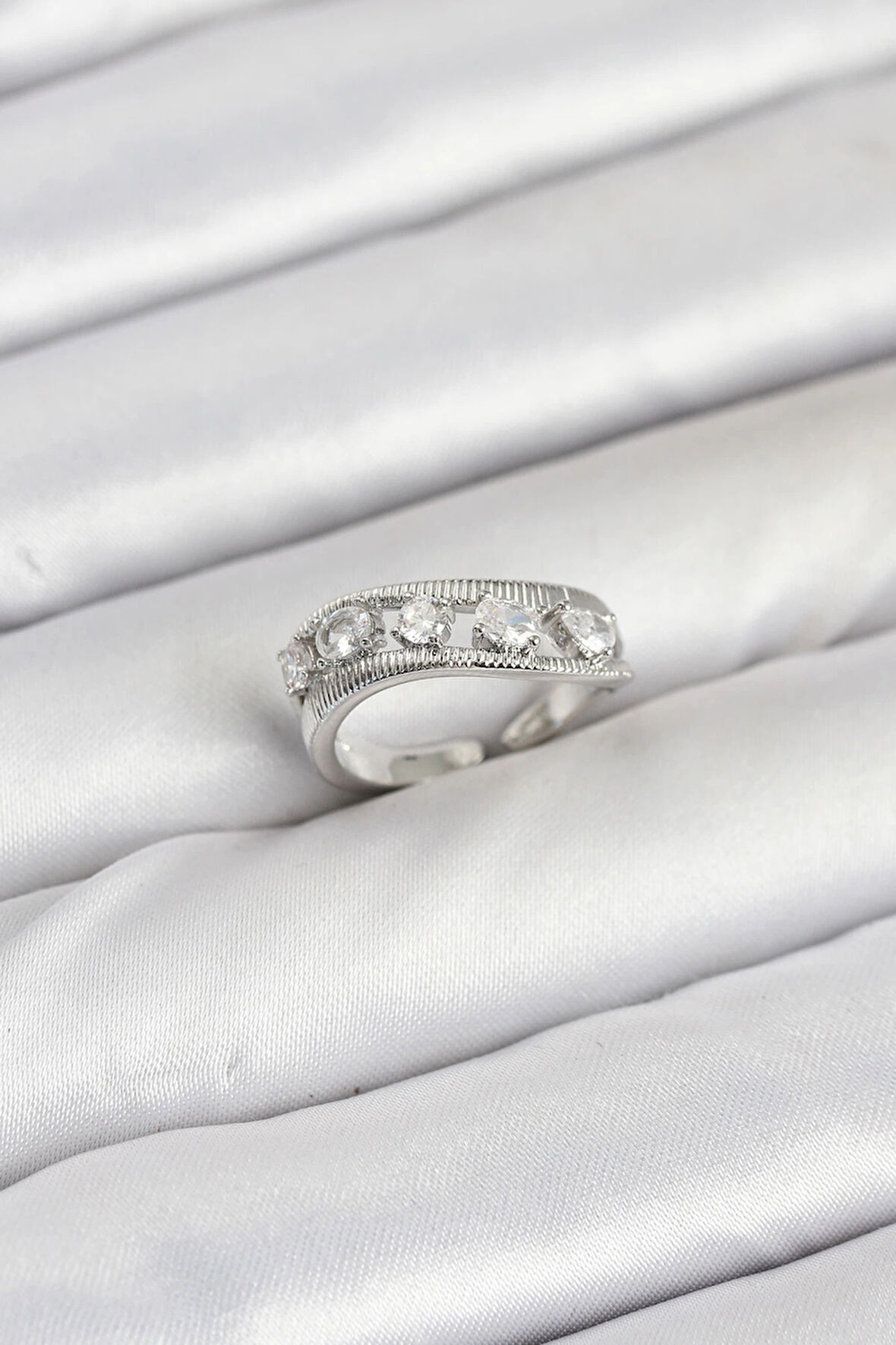 Pirinç Gümüş Renk Zirkon Taşlı Kadın Yüzük