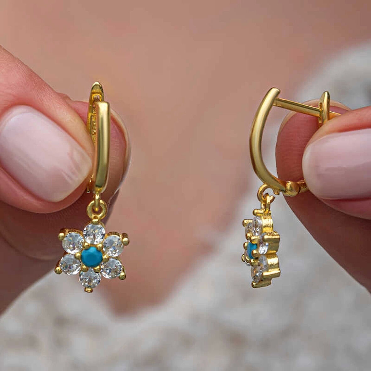 Gümüş Mavi Taşlı Gold Çiçek Kadın Küpe