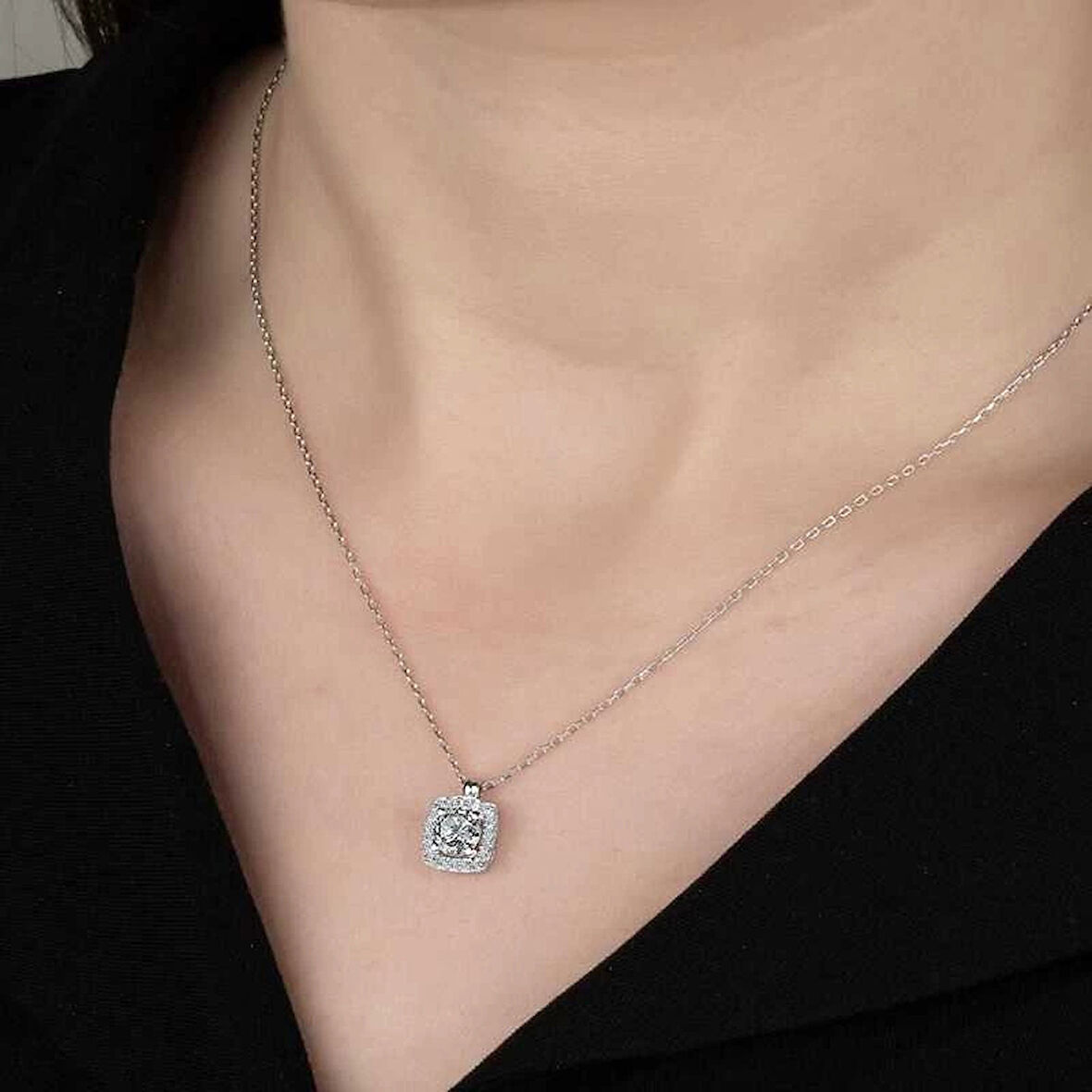 Swarovski Taşlı Gümüş Tektaş Kadın Kolye