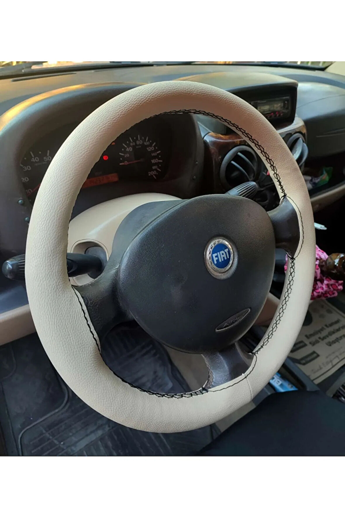 DİKİŞLİ DİREKSİYON KILIFI BEJ DERİ SİYAH DİKİŞLİ FIAT DOBLO İÇİN HIZLI KARGO