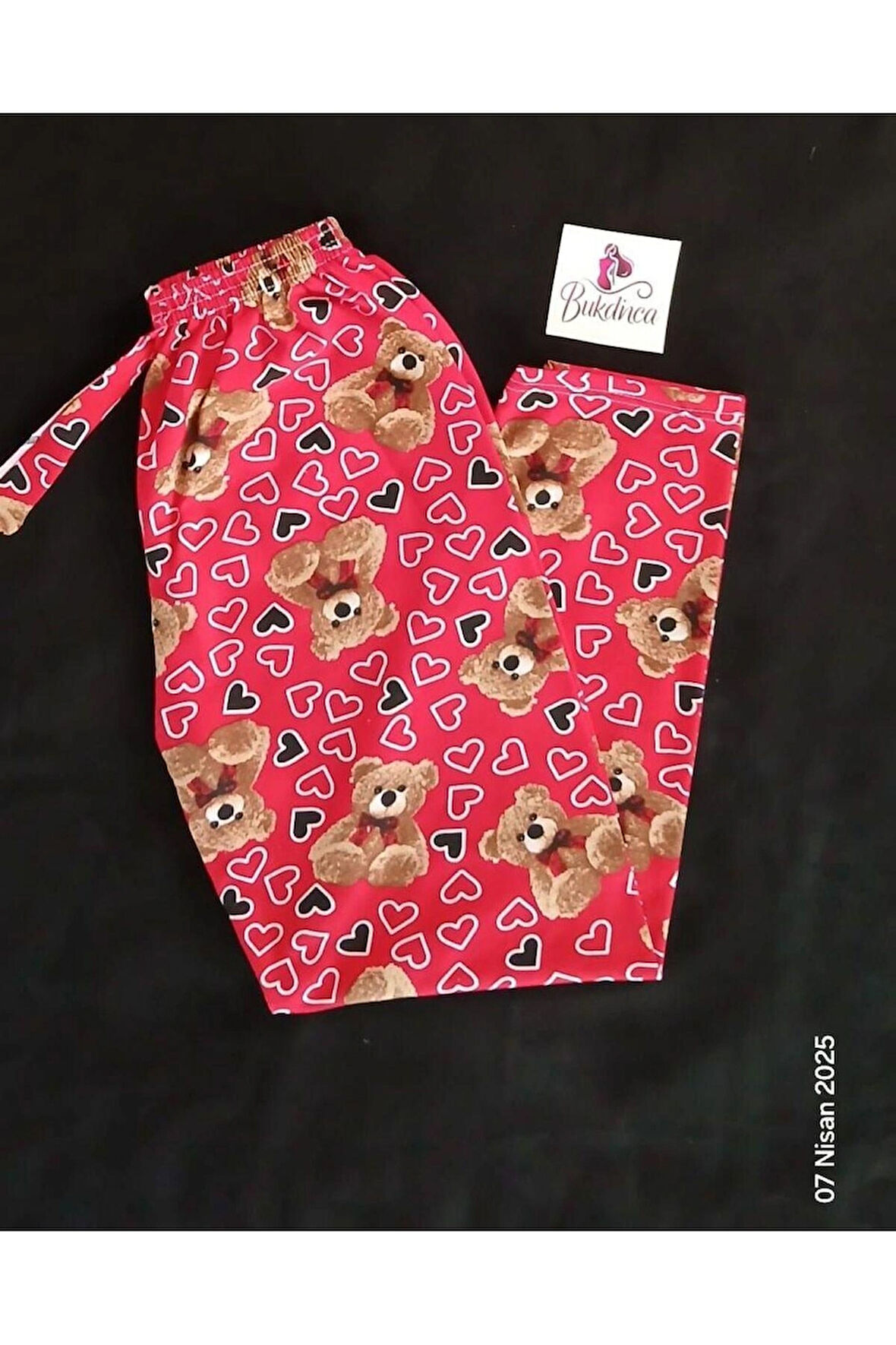 Kırmızı Kumaş Üzerinde Ayıcık ve Kalp Desenli Pijama Altı-BK010006