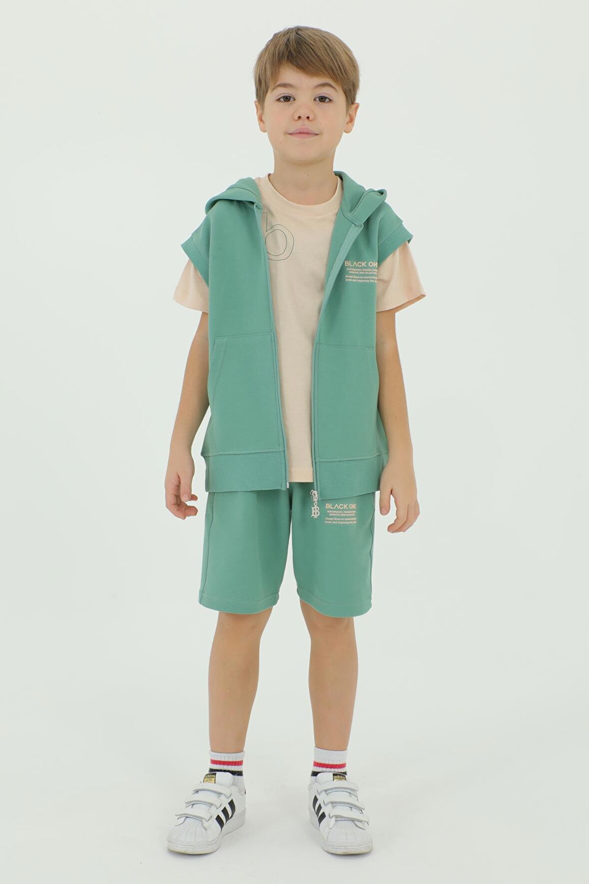 Bisiklet Yaka Erkek Çocuk Yelek t-shirt Ve Şort Üçlü Takım