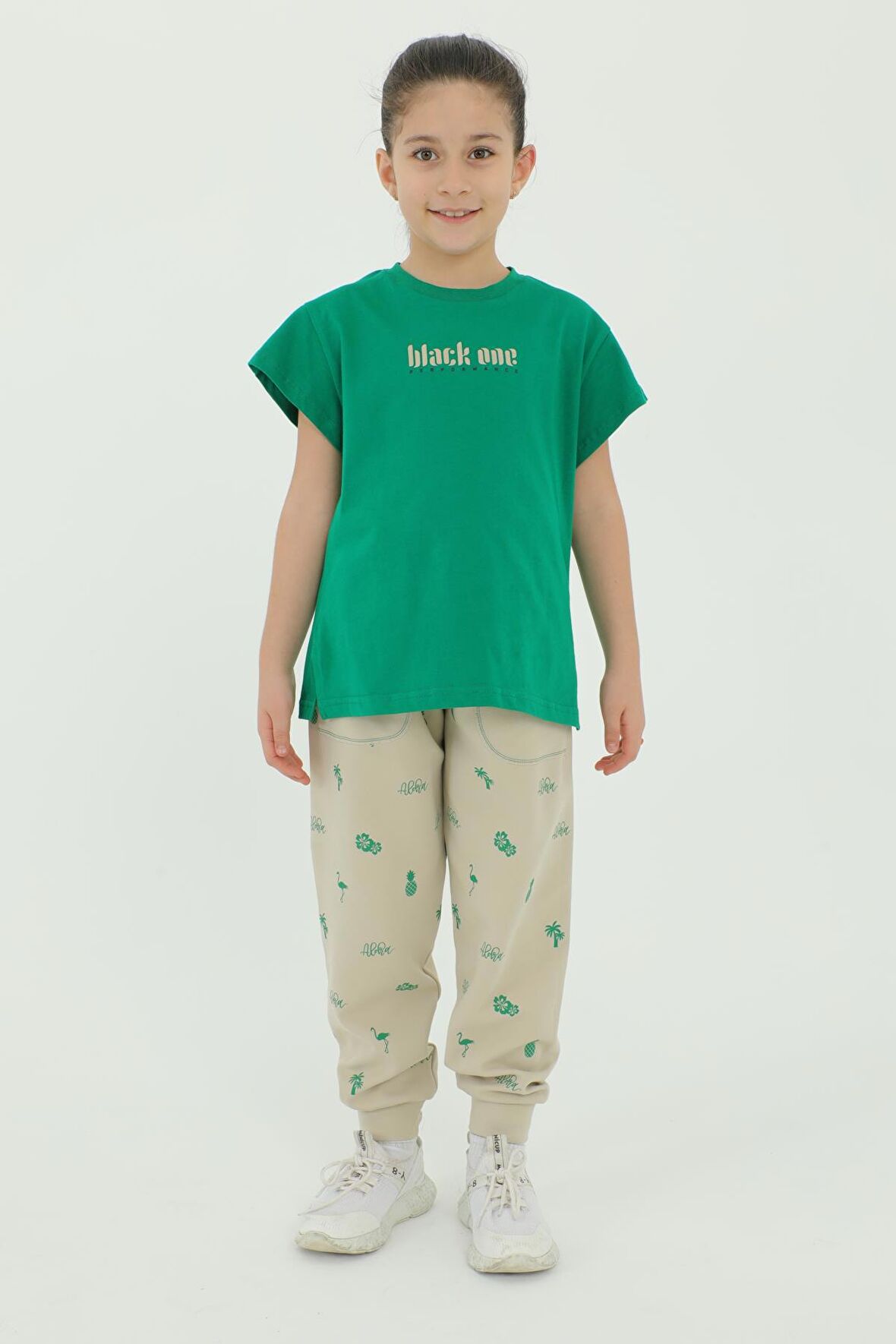 Bisiklet Yaka Kız Çocuk Baskı Detaylı t-shirt Ve Eşofman Takımı