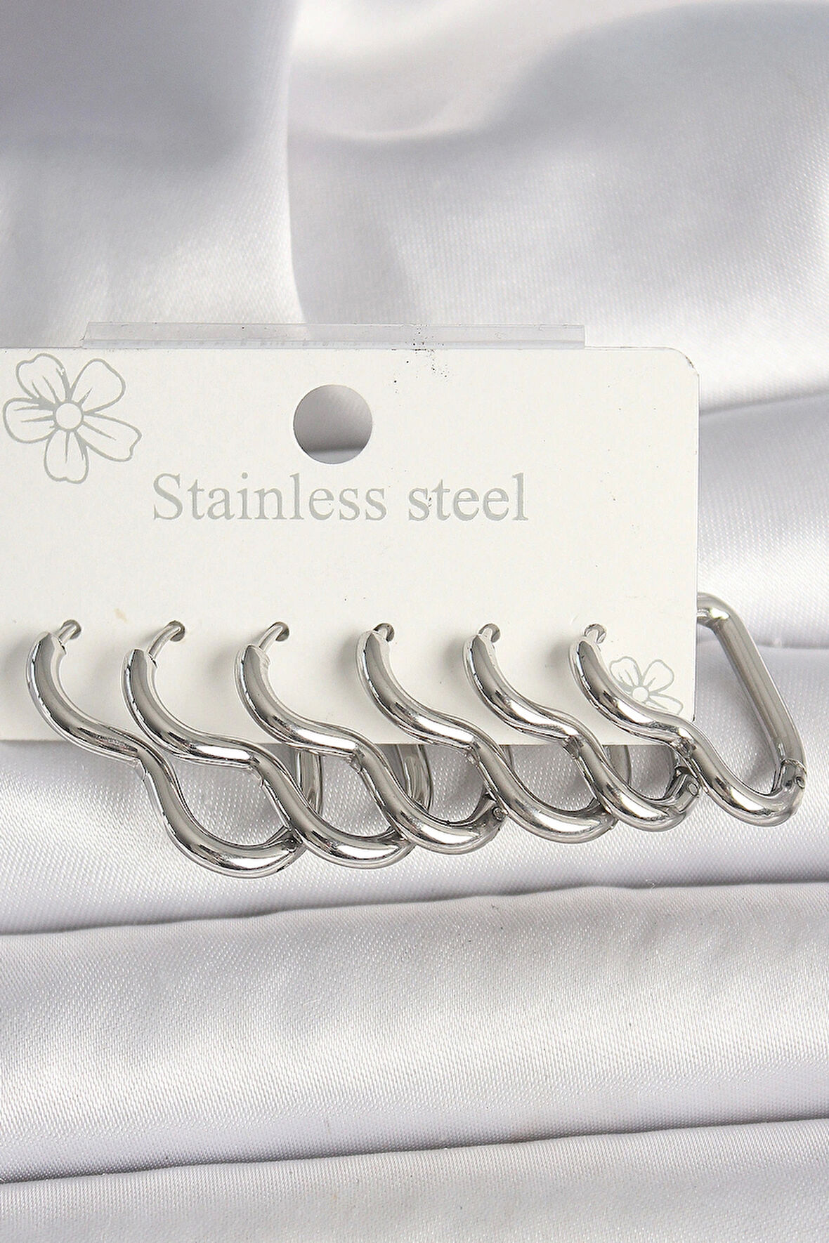 316L Çelik Gümüş Renk Kalp Model Kadın Küpe Seti