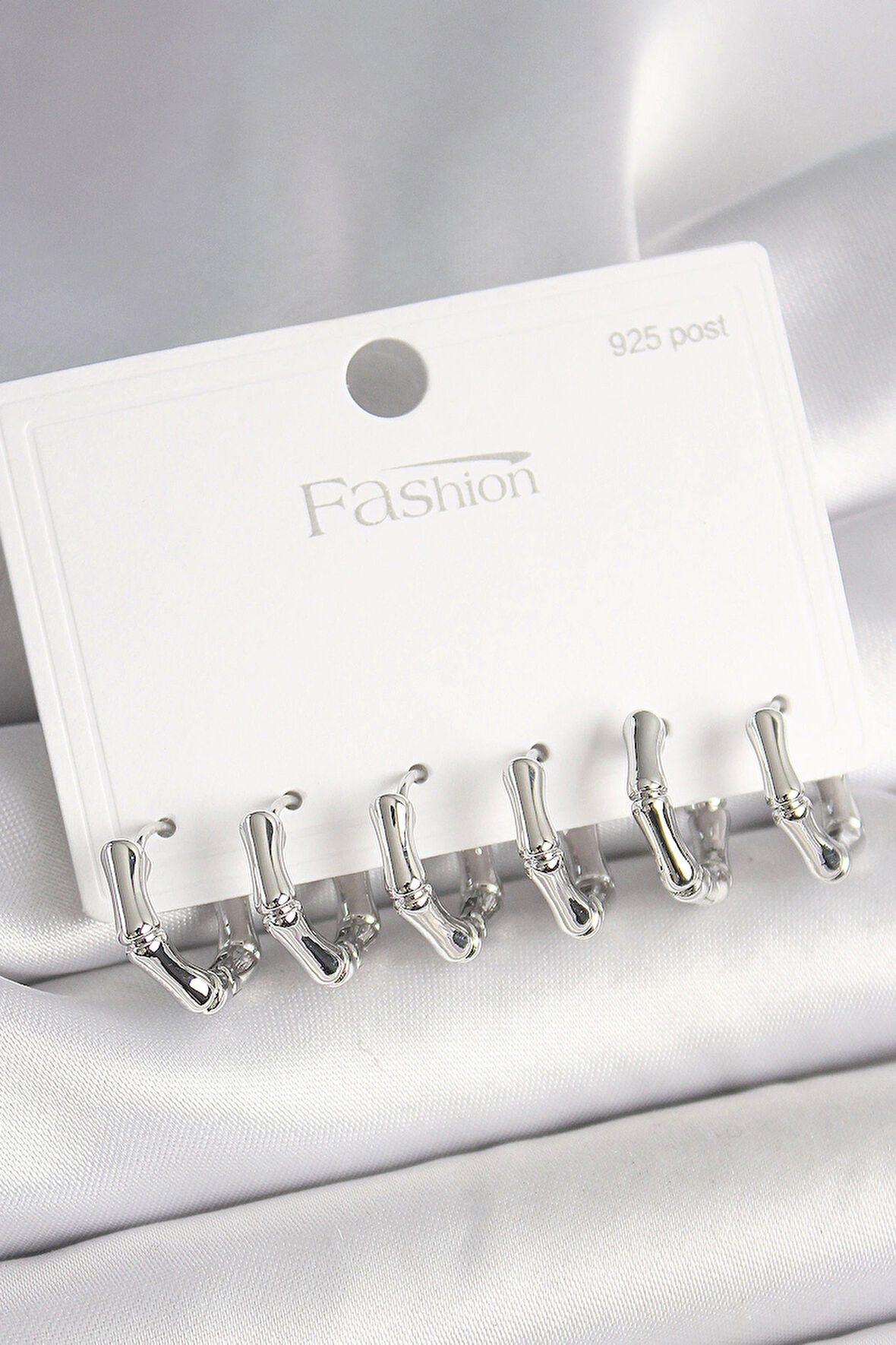 925 Ayar Gümüş Çivi Pirinç Gümüş Renk Bambu Halka Model Kadın Küpe Seti