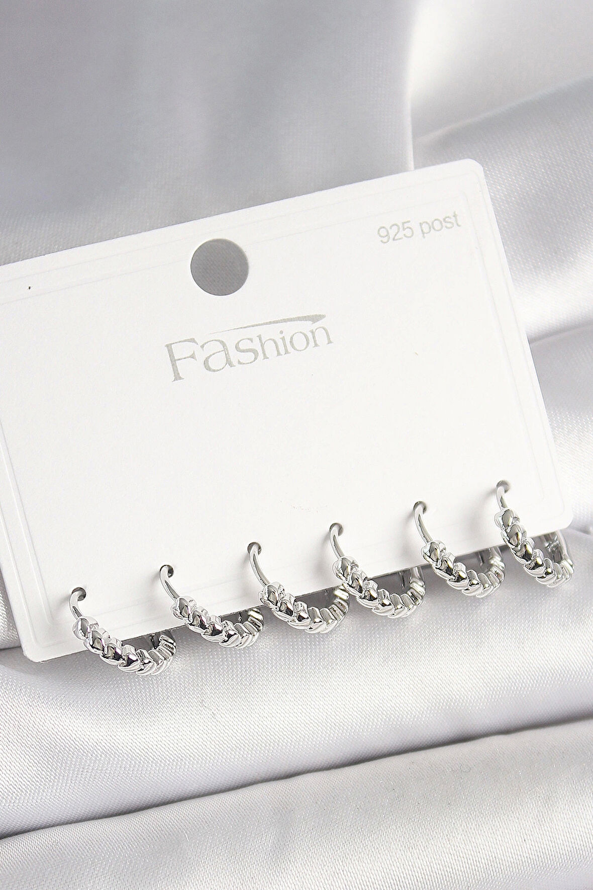 925 Ayar Gümüş Çivi Pirinç Gümüş Renk Kalp İşlemeli Halka Model Kadın Küpe Seti