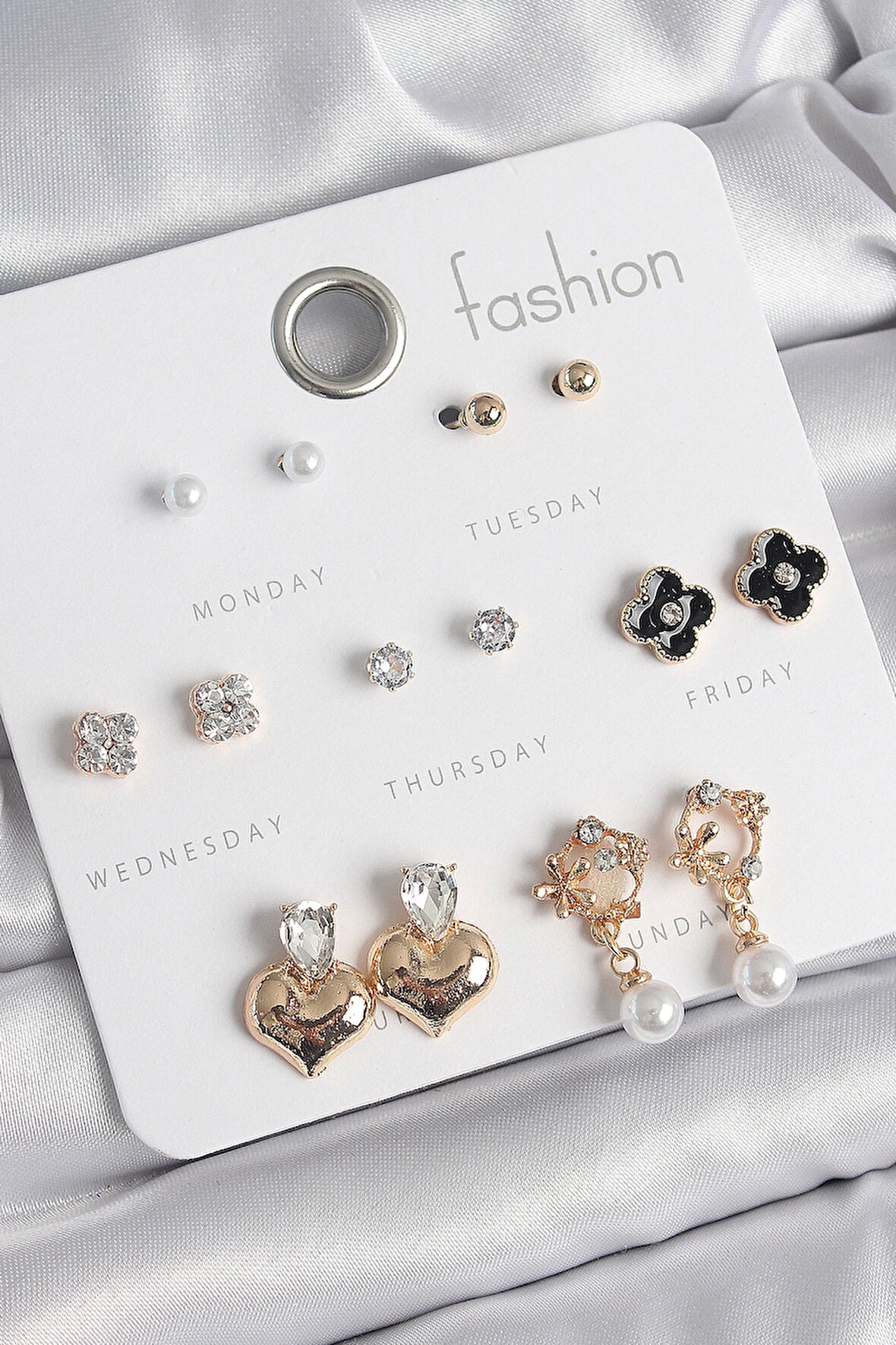 Pirinç Gold Renk Zirkon Taşlı Kalp Figür Siyah Yonca Detay 7 Çift Kadın Küpe Seti