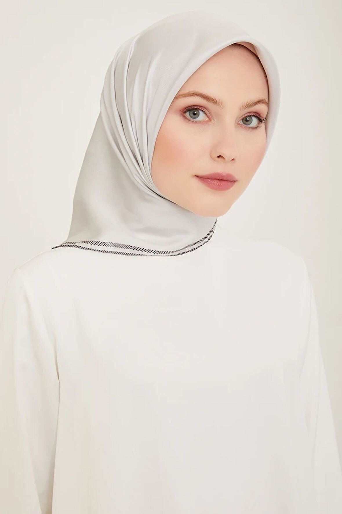 Belli Twill İpek Eşarp 4009D