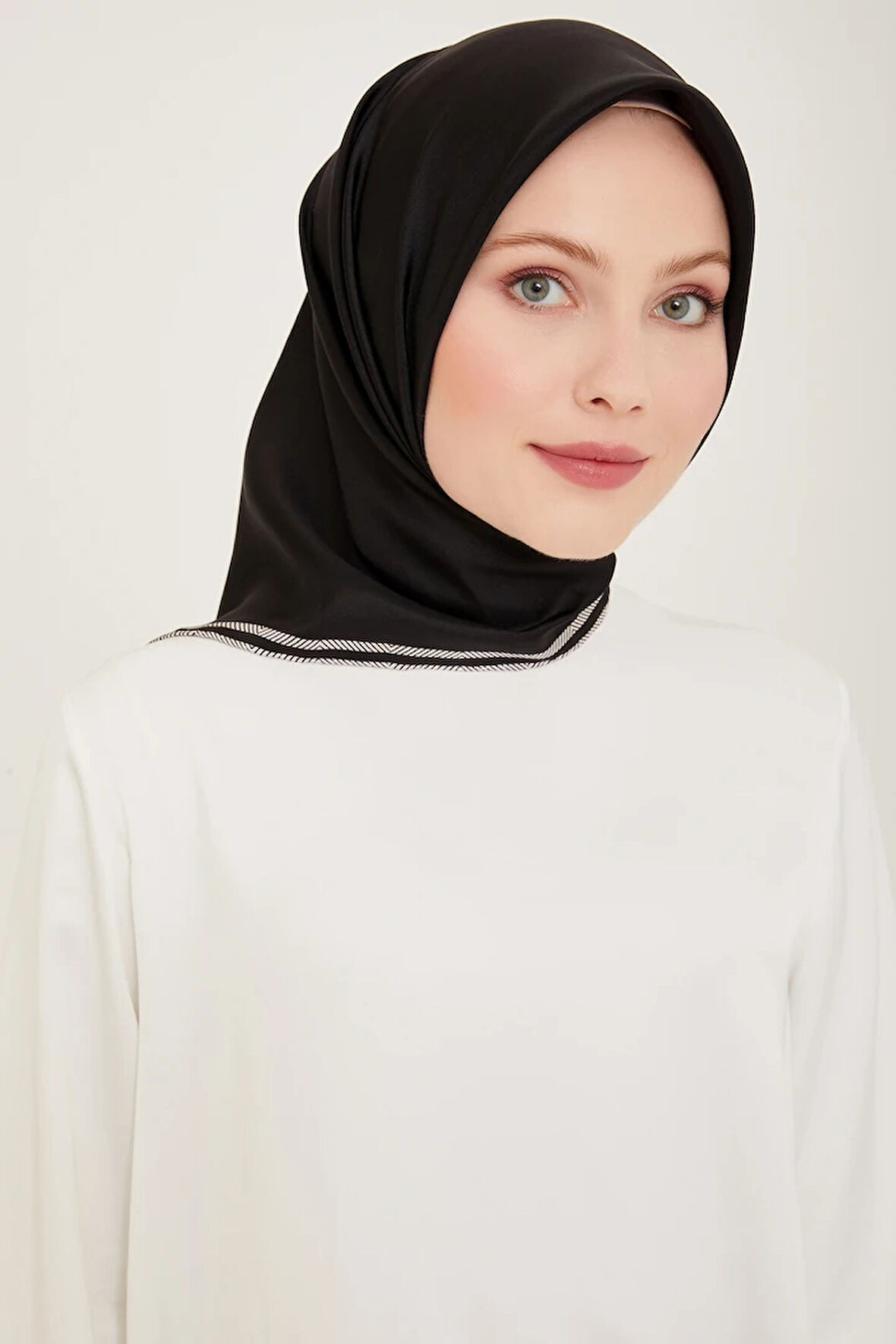 Belli Twill İpek Eşarp 4009D