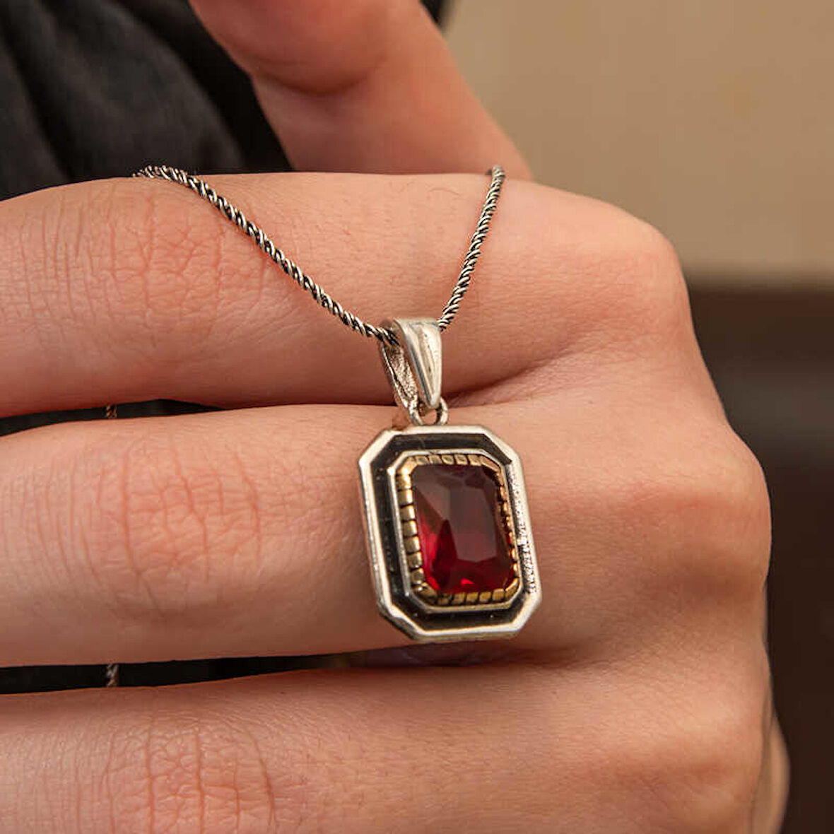 BlackCraft Gümüş Kırmızı Taşlı Dikdörtgen Kadın Kolye