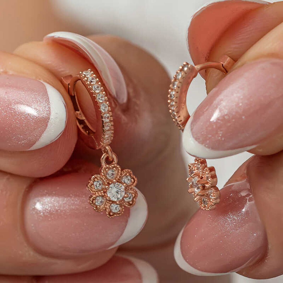 BlackCraft Gümüş Sallantılı Rose Minimal Çiçek Kadın Küpe (BC-89D6CC)