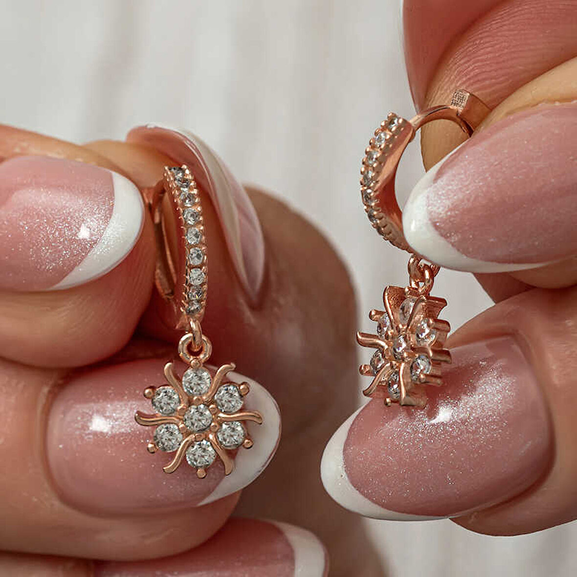 BlackCraft Gümüş Rose Sallantılı Güneş Kadın Küpe (BC-E99C16)