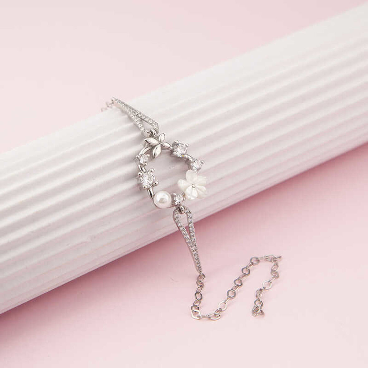 BlackCraft Gümüş Manolya Çiçeği Kelebek Kadın Bileklik (BC-DD0E82)