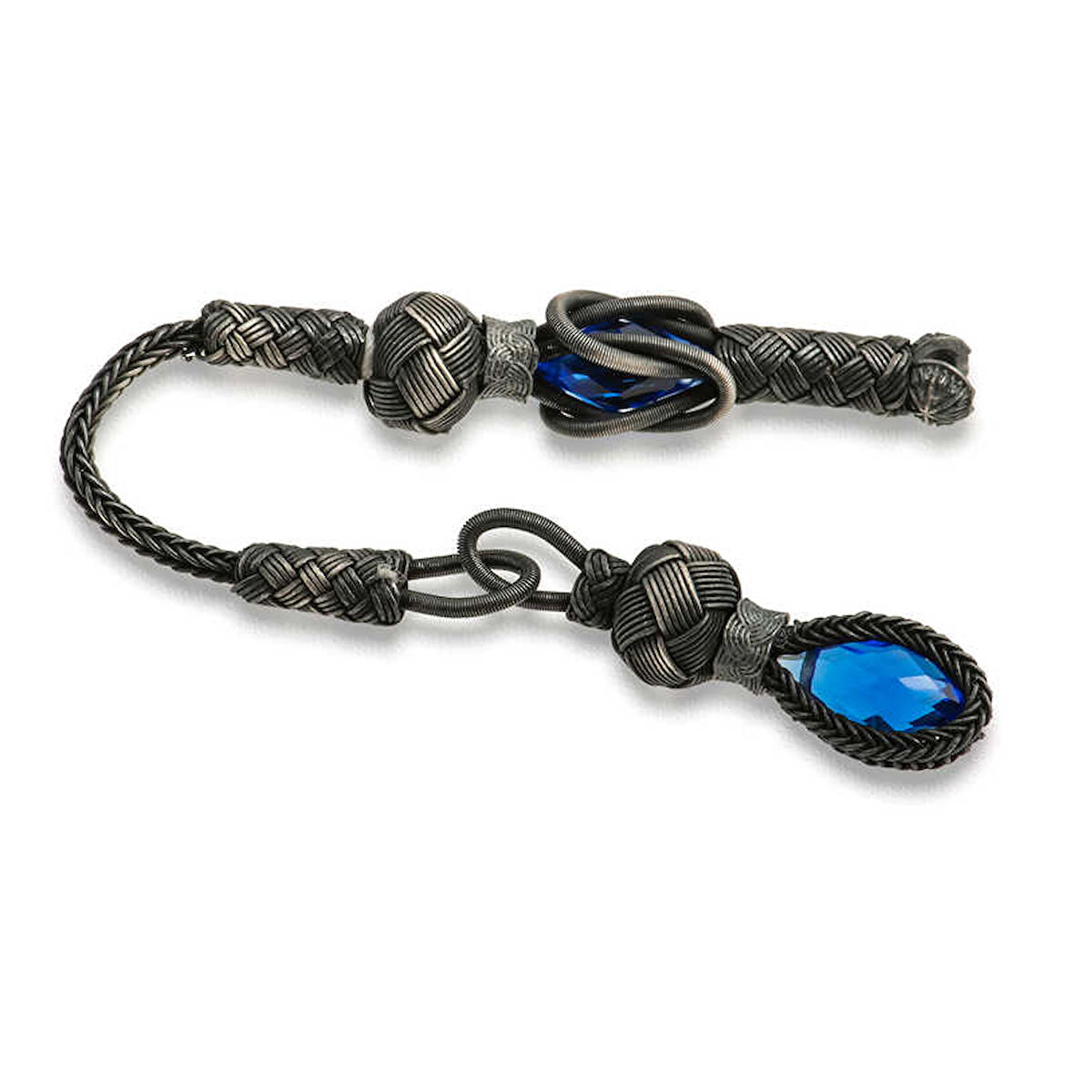 BlackCraft 1000 Ayar Gümüş Zirkon Taşlı Kazaz Püsküllü (BC-16C56B)