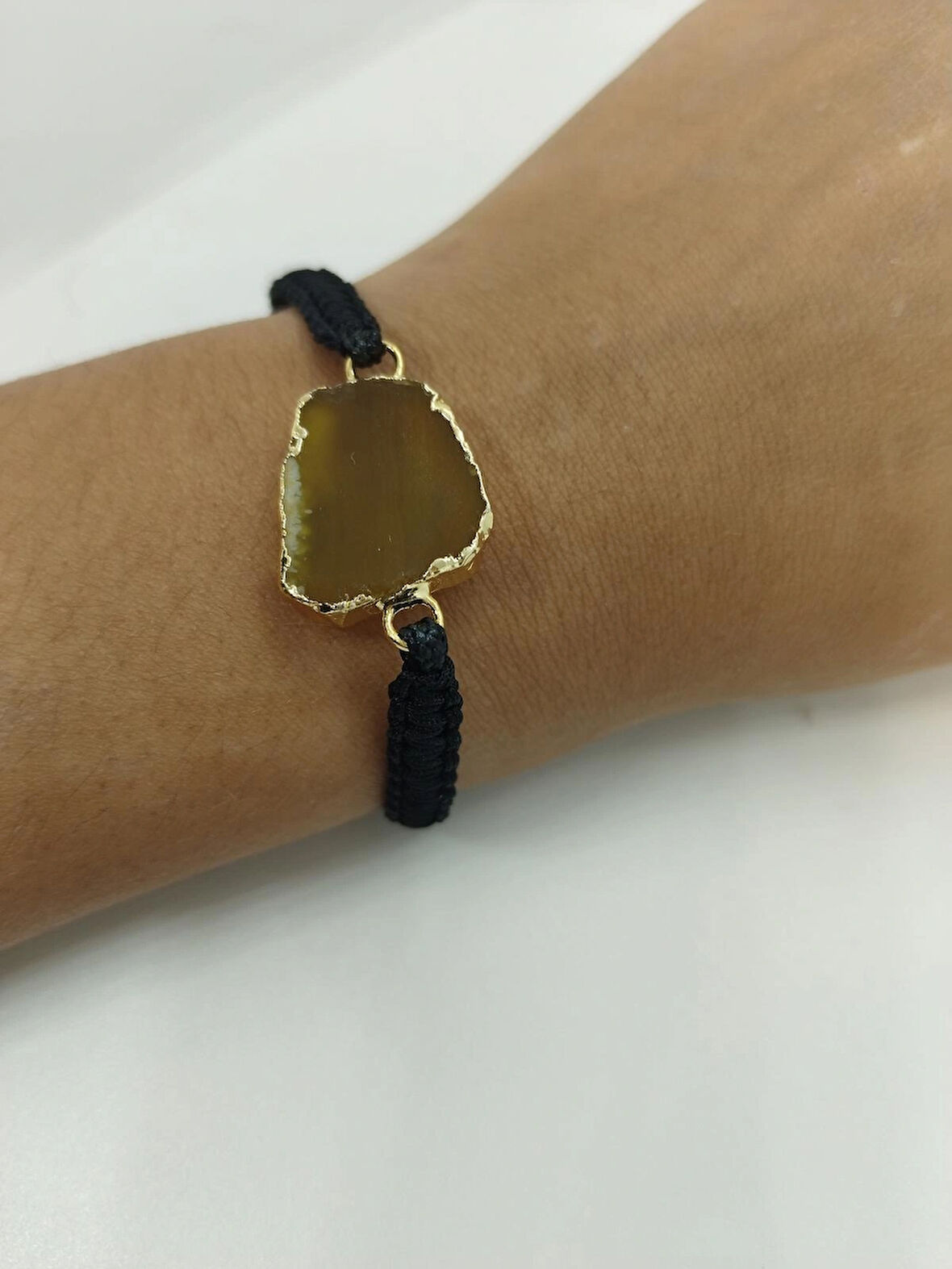 Tek Taş Akik Örgü Bileklik – El Yapımı Zarif Tasarım (Kadın)