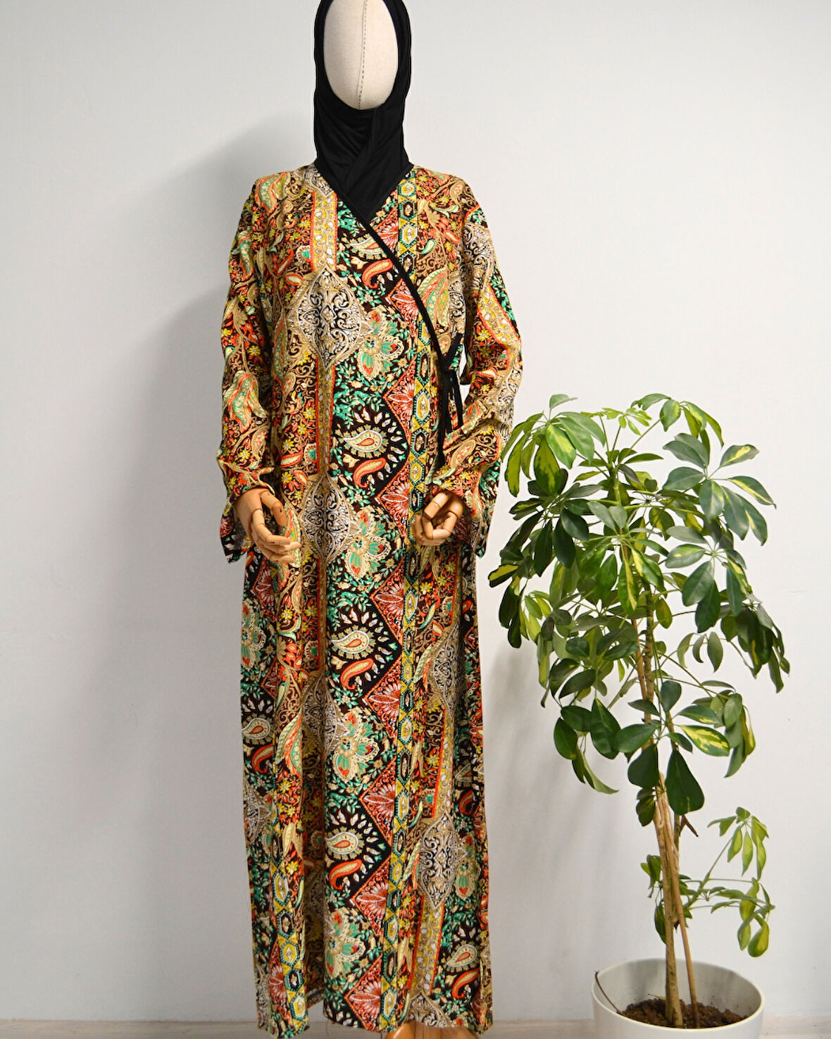 Etnik Desenli Kruvaze Namaz Elbisesi – %100 Viskon, Yandan Bağlamalı 36-46 Beden